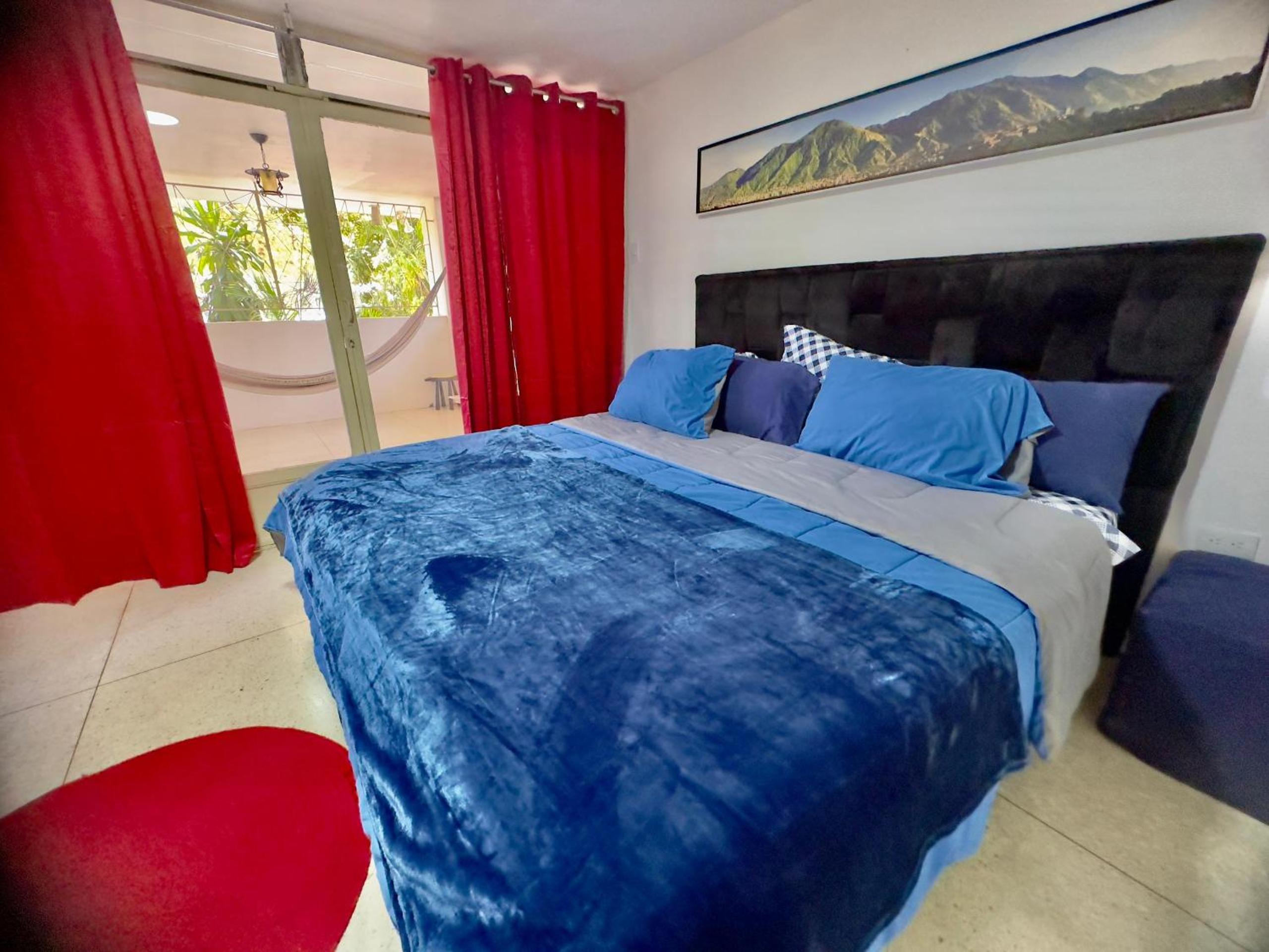 Apartamento Único en Caracas 3 habitaciones, 3 baños, terrazas, hamaca, estacionamiento, smartv, wifi y una decoración brutal estilo Art Déco - Moderno view 4