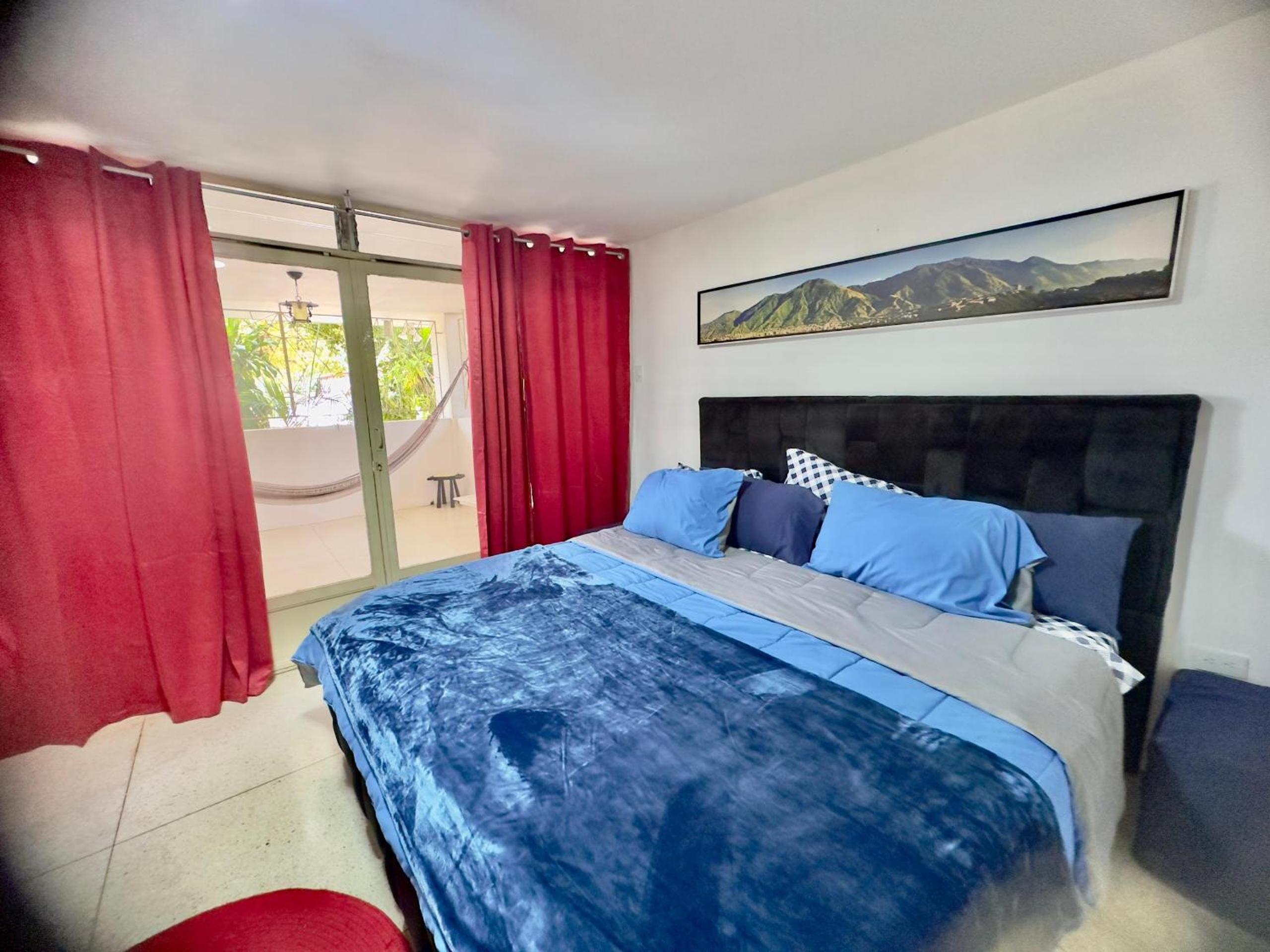 Apartamento Único en Caracas 3 habitaciones, 3 baños, terrazas, hamaca, estacionamiento, smartv, wifi y una decoración brutal estilo Art Déco - Moderno view 5