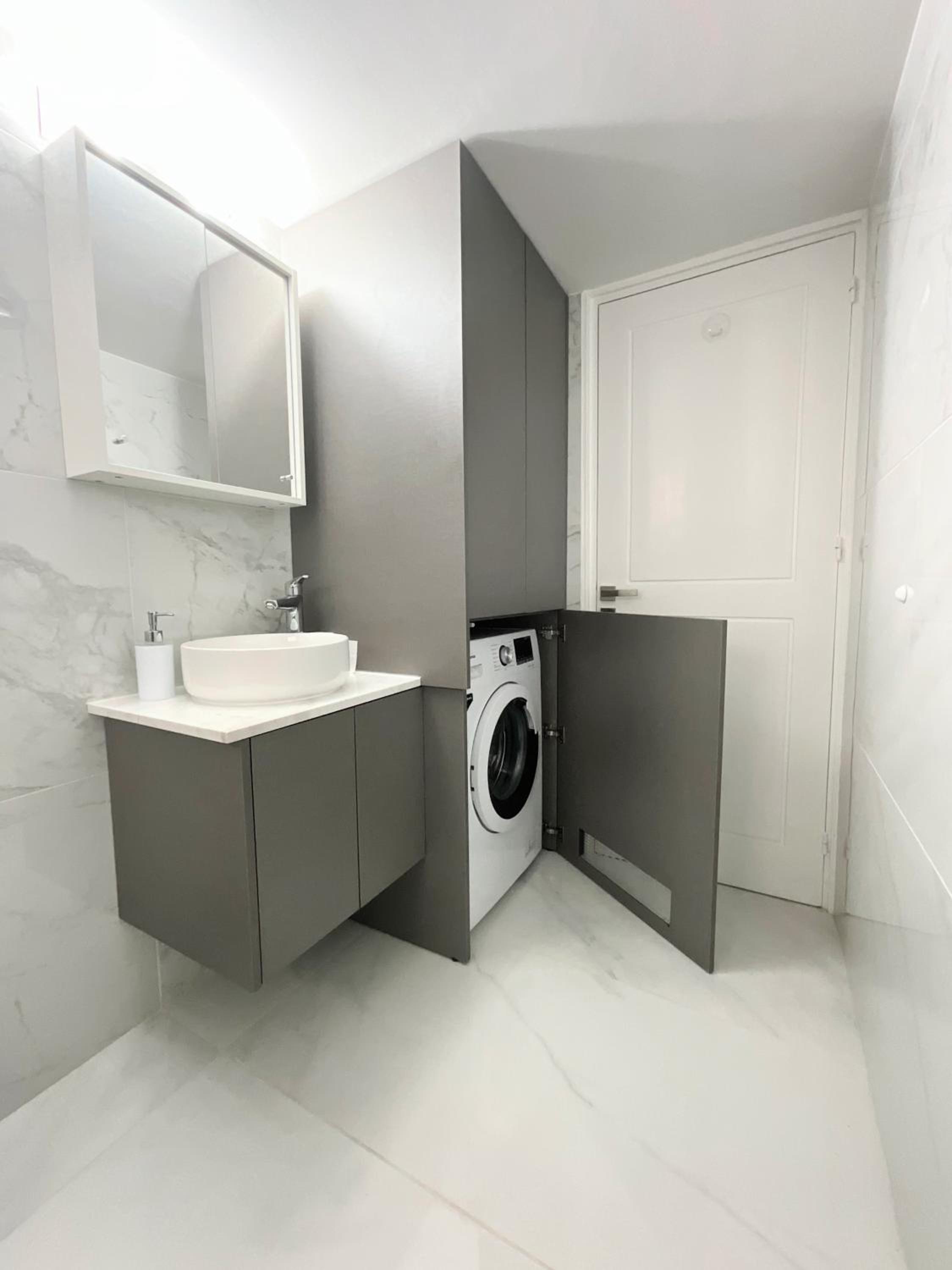 Modern apartment near McKenzie beach