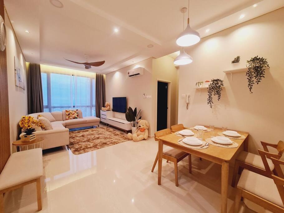 New!2-7pax 2BR SKS Pavillion Condo near JB Customs