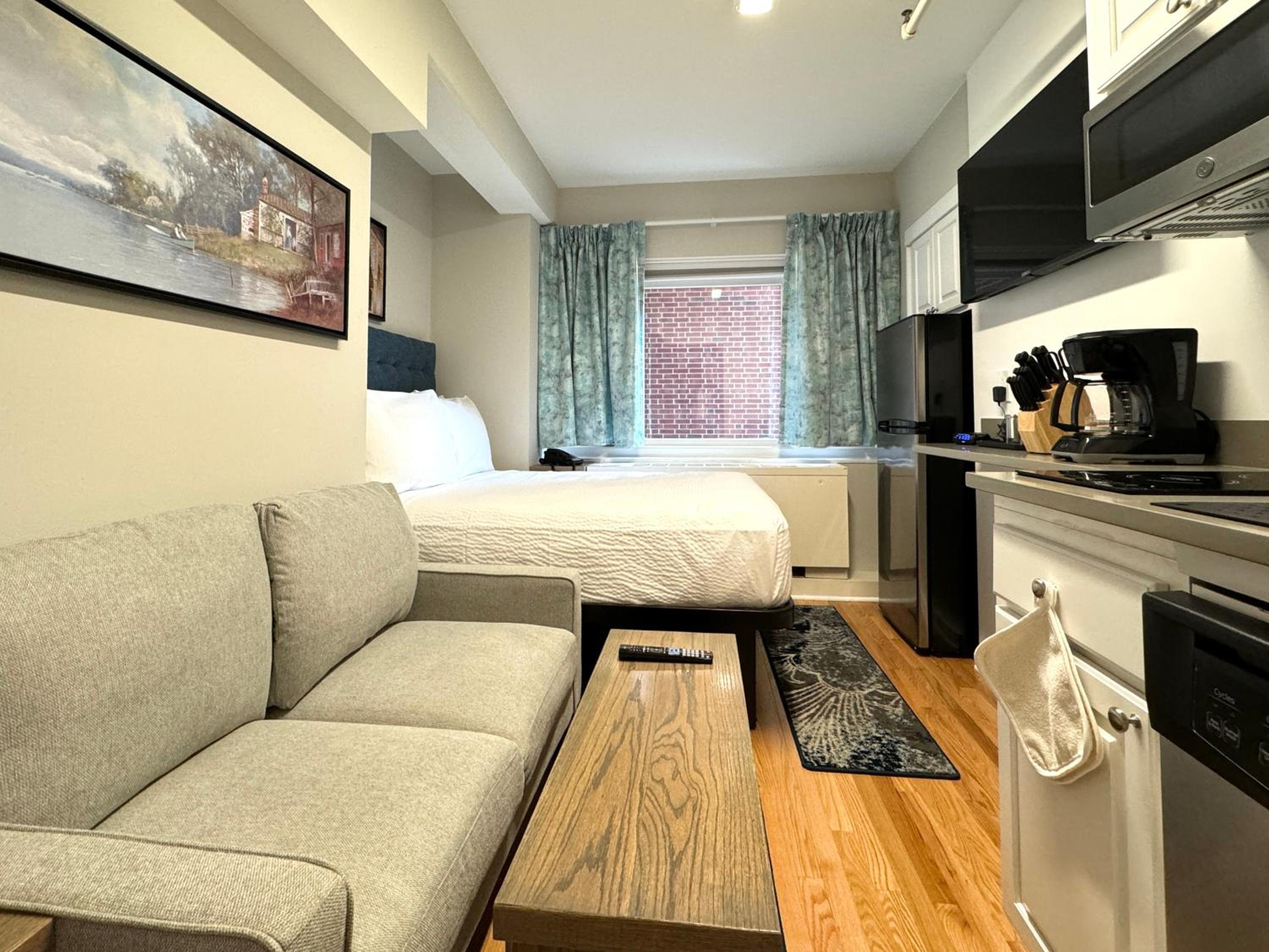 Evanston Vacations - The GEM Museum Suites - Property Image 2
