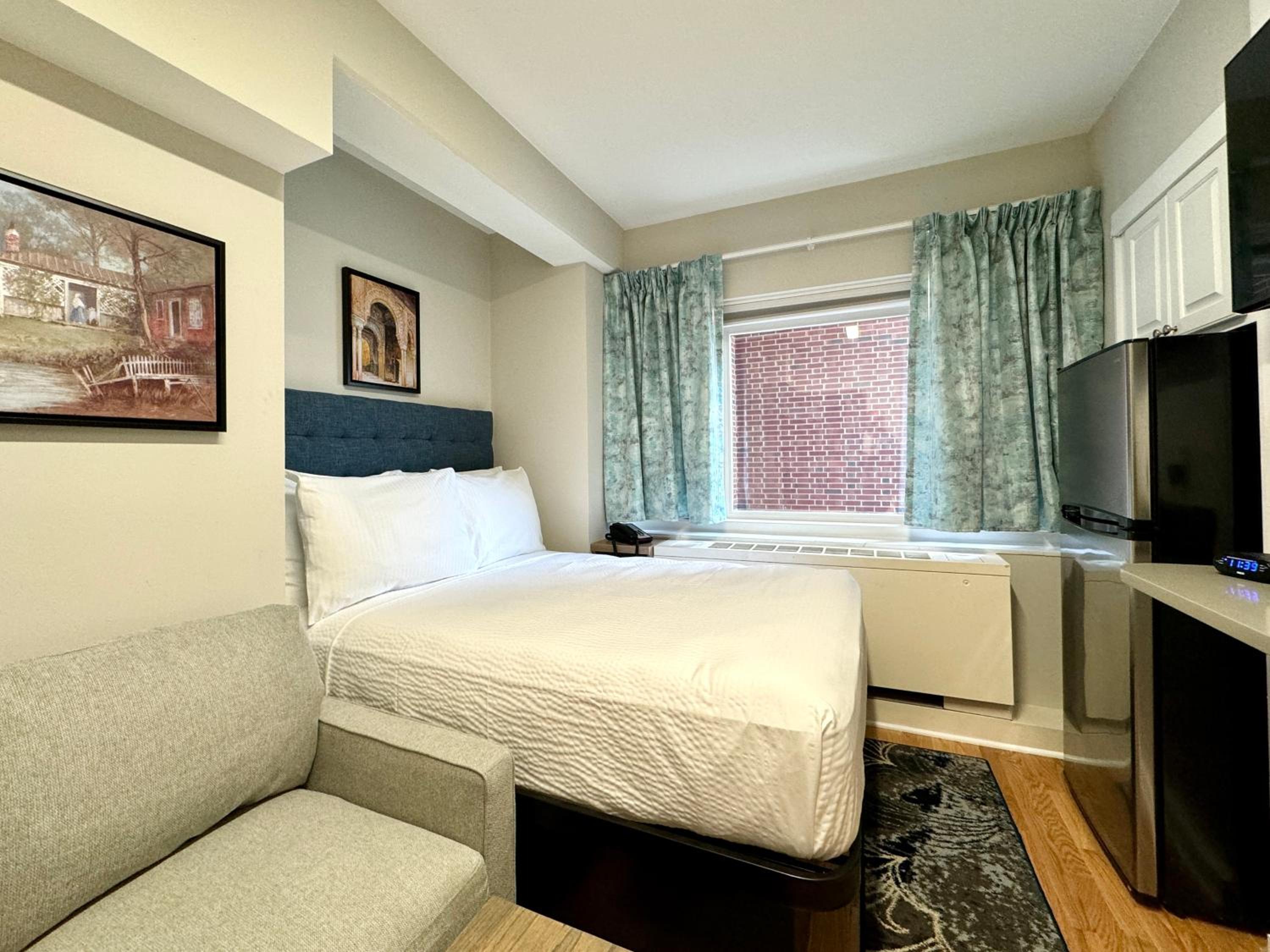 Evanston Vacations - The GEM Museum Suites - Property Image 3
