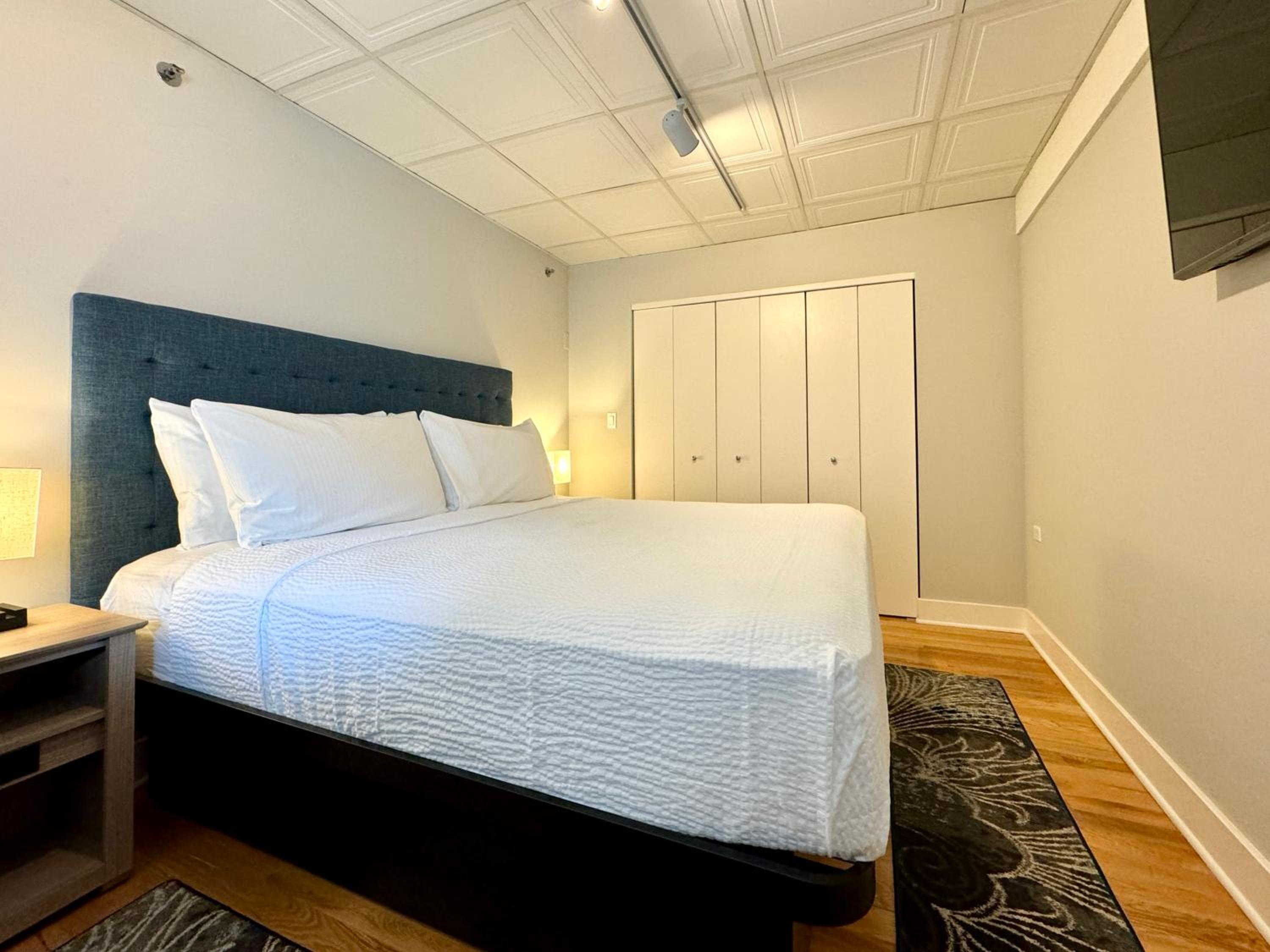 Evanston Vacations - The GEM Museum Suites - Property Image 10
