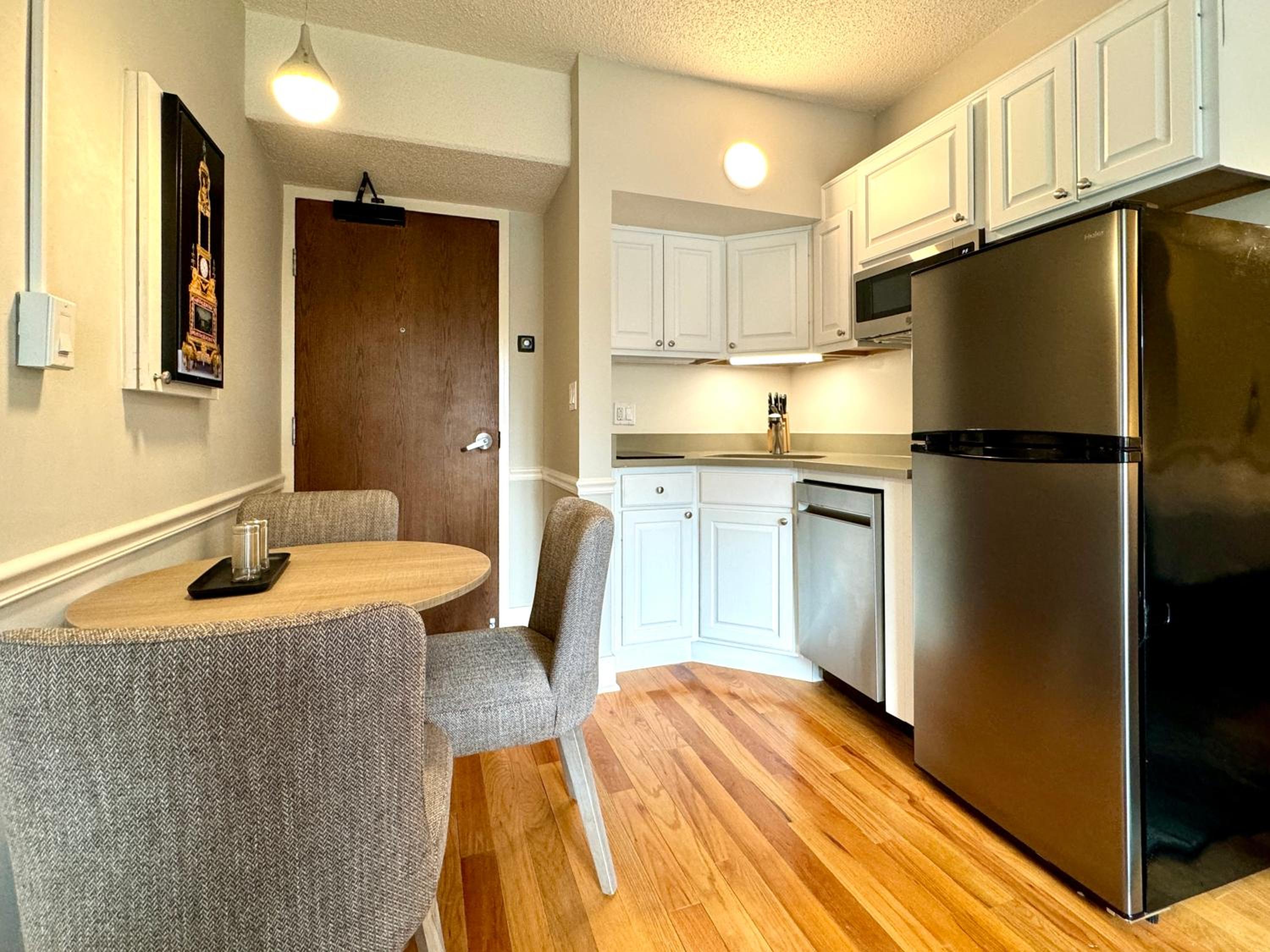 Evanston Vacations - The GEM Museum Suites - Property Image 11
