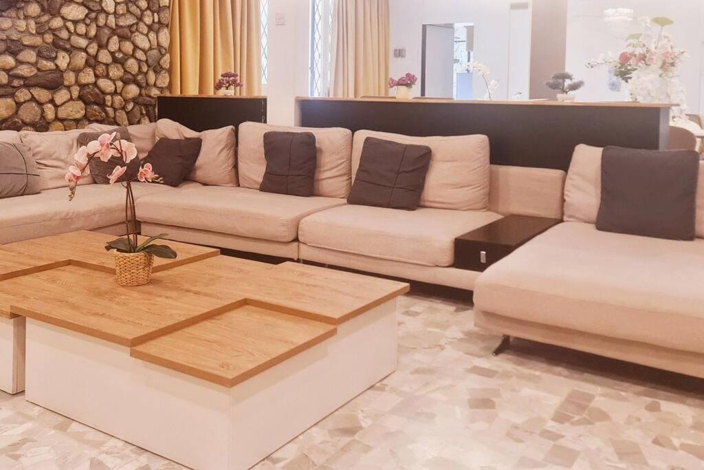 Bali Modern Style Villa up to 20pax in KL