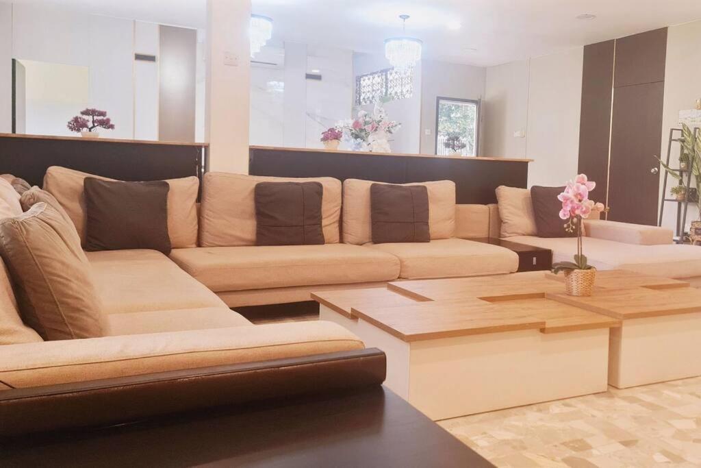 Bali Modern Style Villa up to 20pax in KL