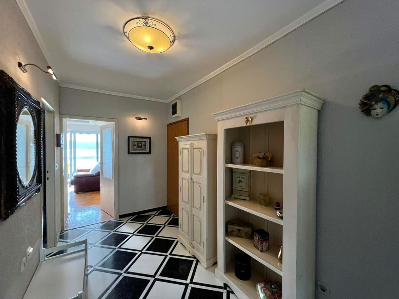 Melanie- City Centre Apartment photo 3