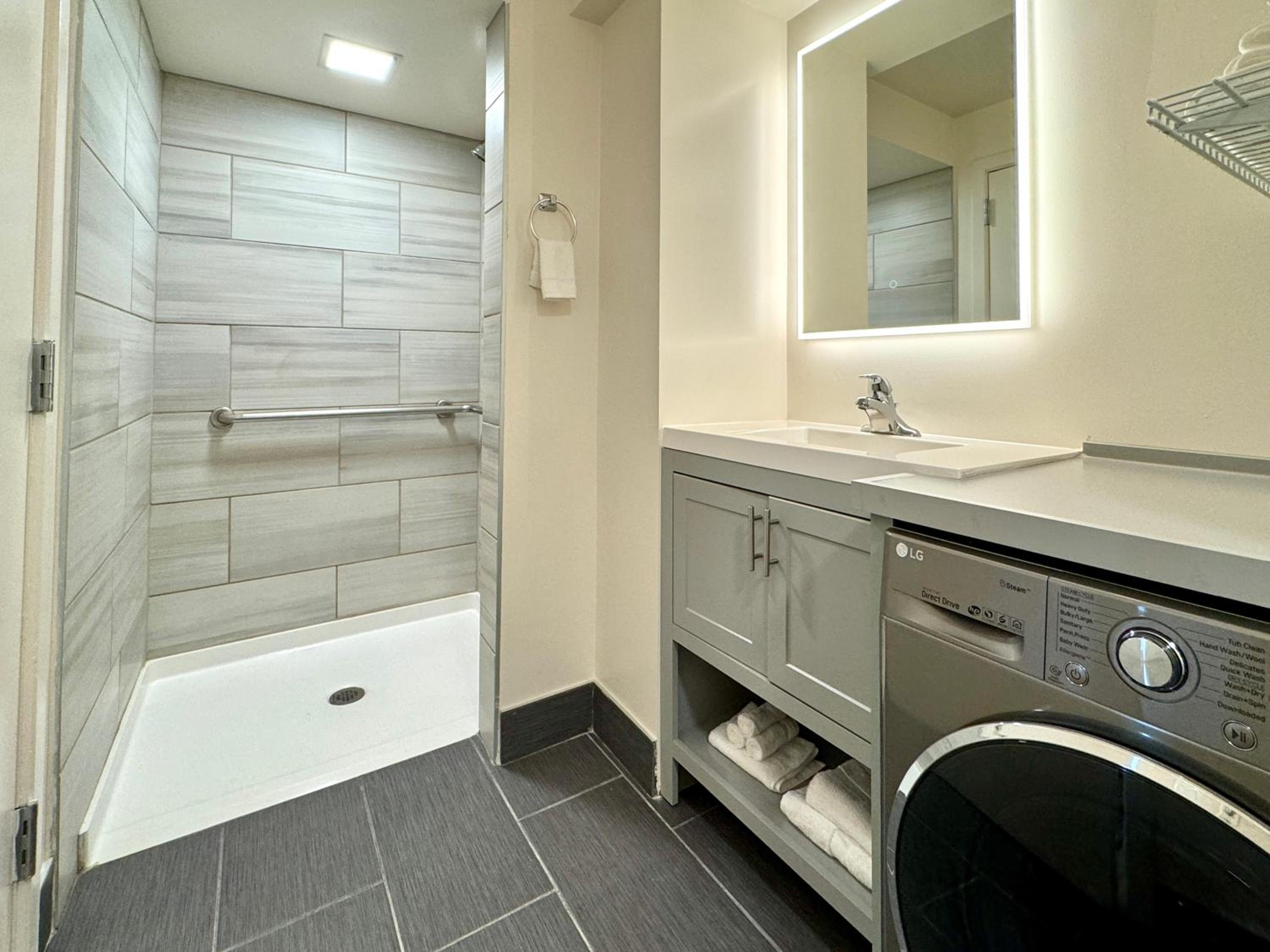 Evanston Vacations - The GEM Museum Suites - Property Image 1