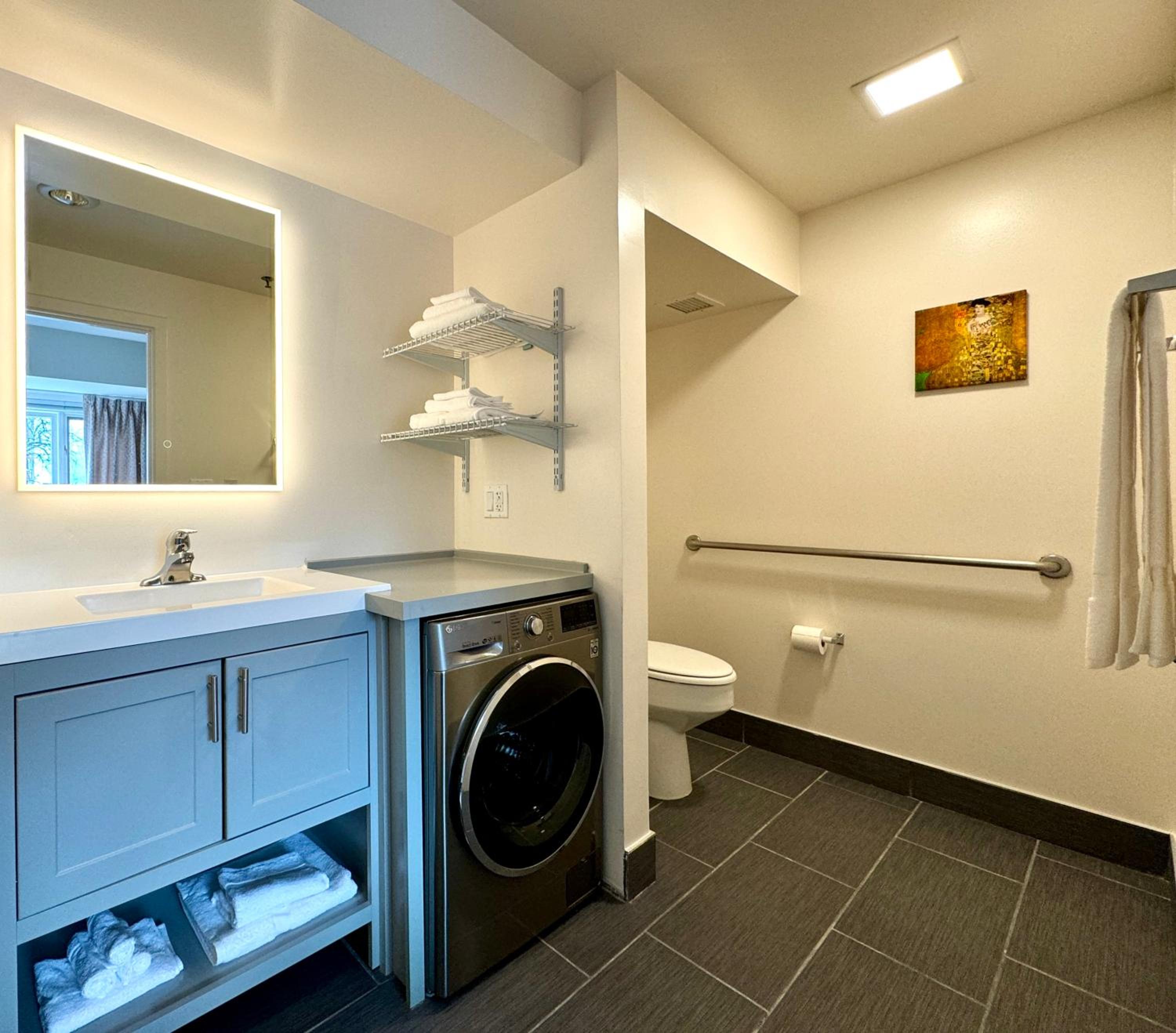 Evanston Vacations - The GEM Museum Suites - Property Image 18