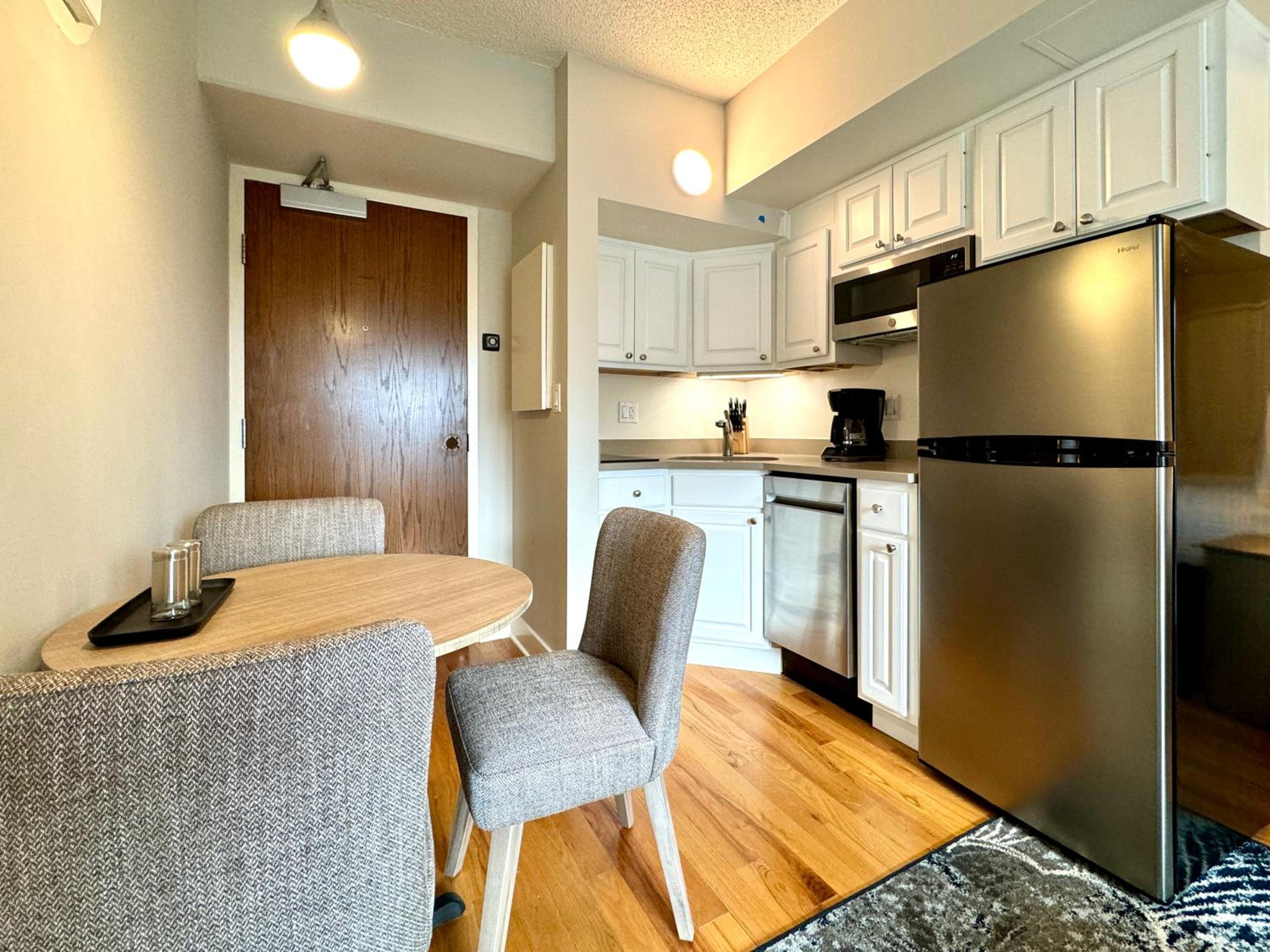 Evanston Vacations - The GEM Museum Suites - Property Image 16