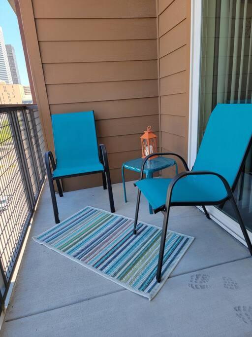 SODO City Gem: Rooftop Skyline Pool Parking Wi-Fi view 2