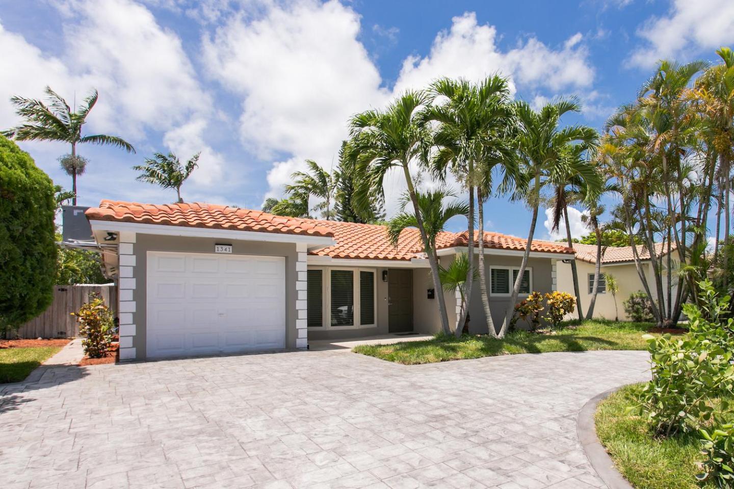 Fabulous 5BR & 3BA Villa near Hollywood Beach