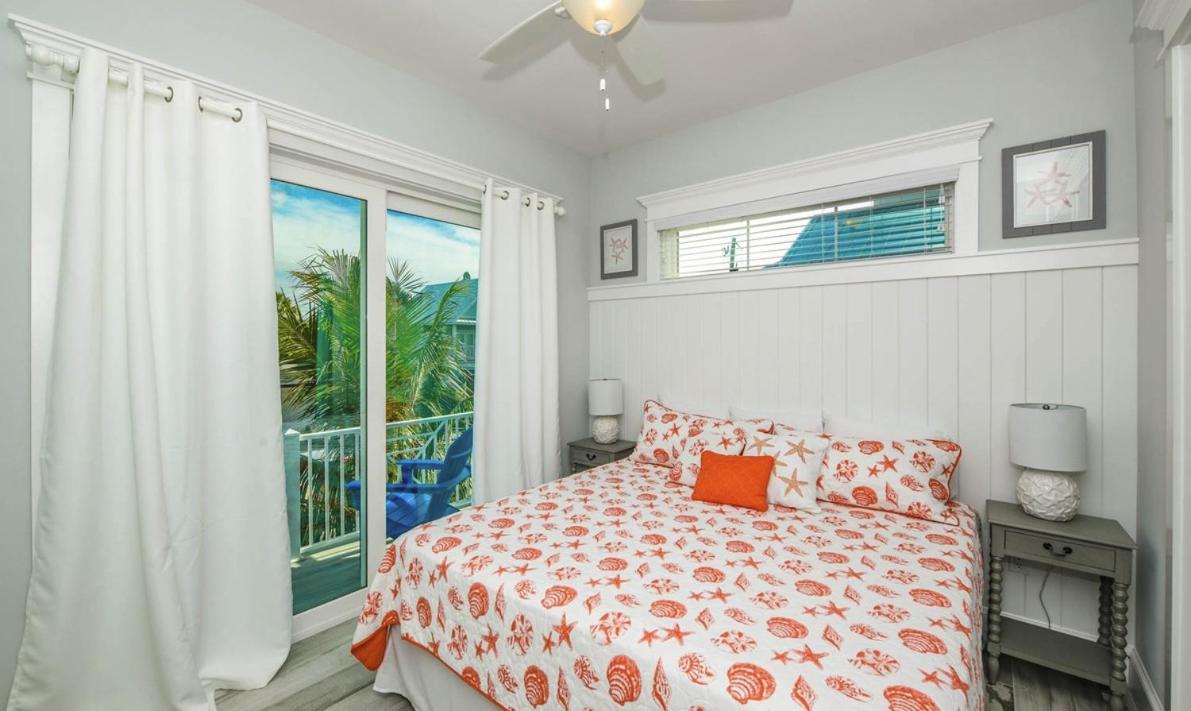 Surfer's Dream, 4 King beds, 4 trundle beds, 6 full baths, pet-friendly with a rooftop deck!