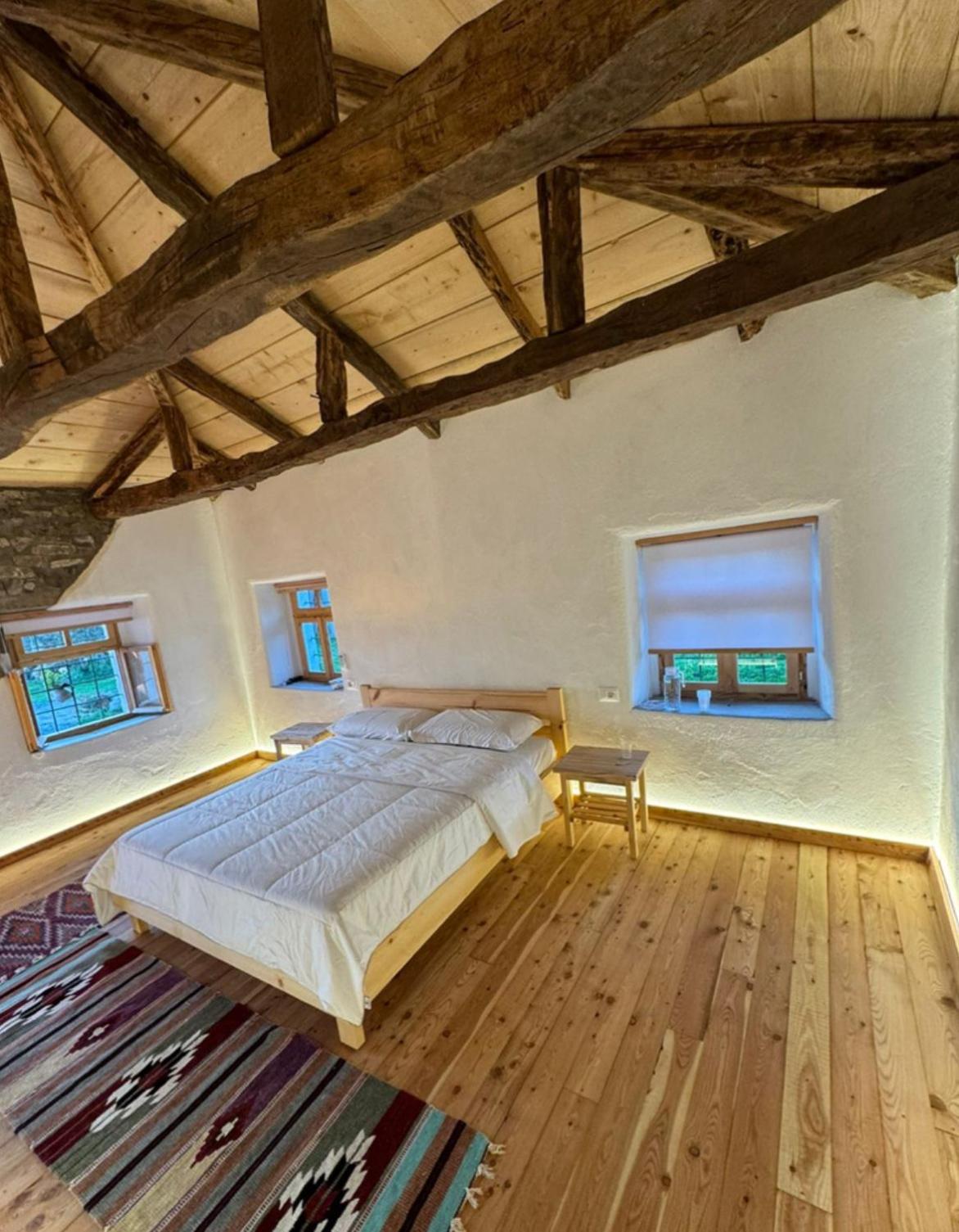 Guesthouse Vitoria - Mrizi i Zanave
