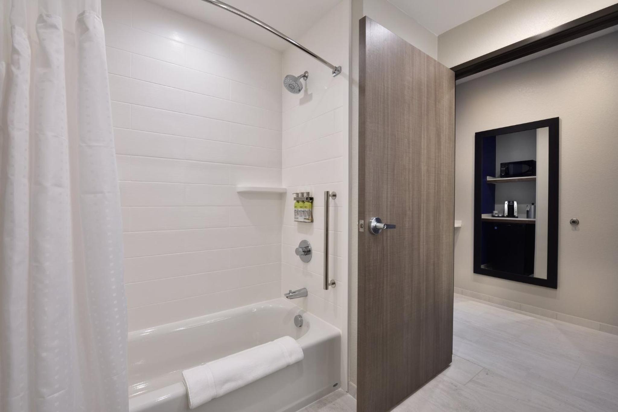 Palm Springs Vacations - Holiday Inn Express Suites Spring - Woodlands Area, an IHG Hotel - Property Image 31