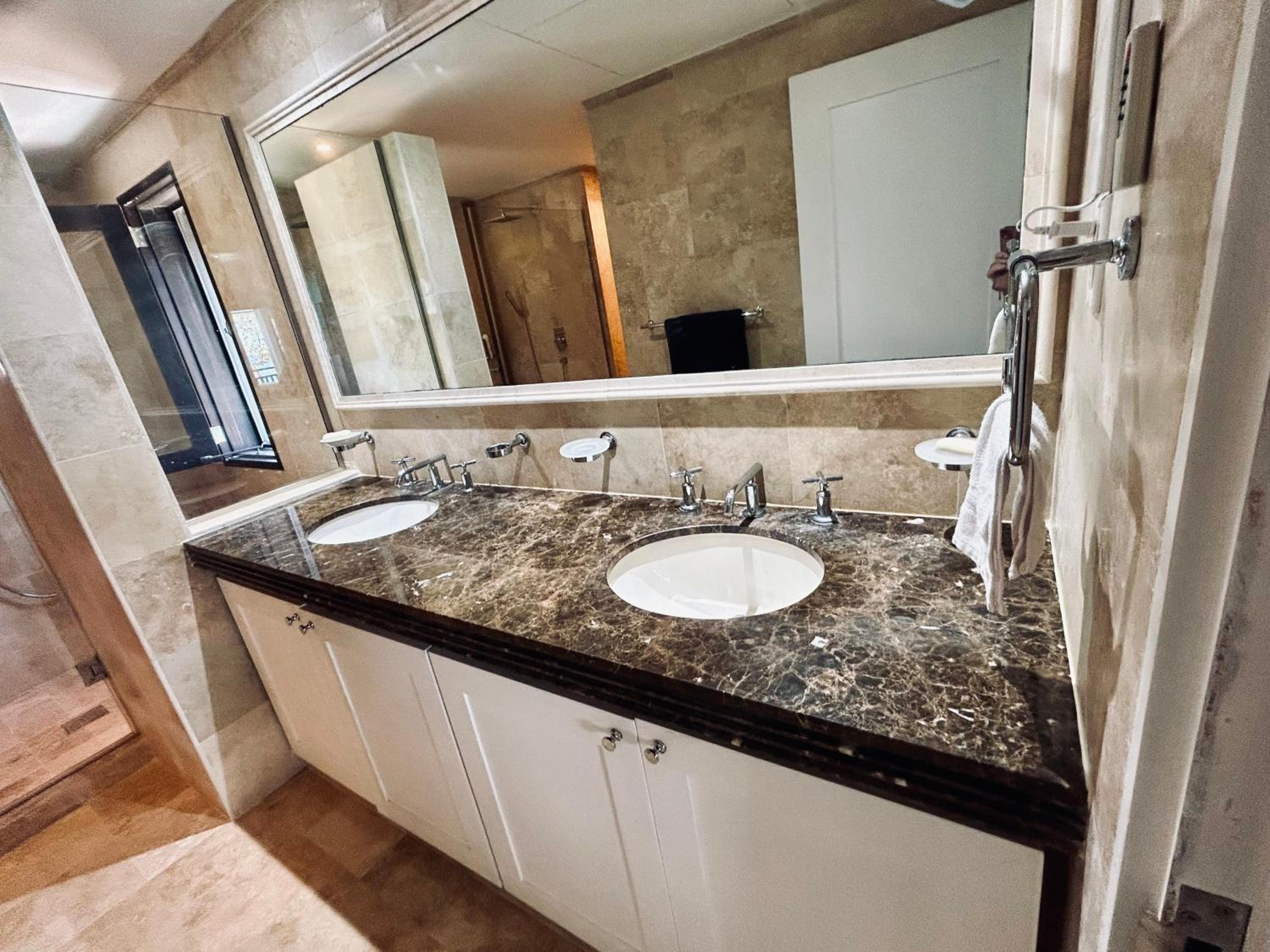 Coral Cove 10 Luxury Beachfront Condo