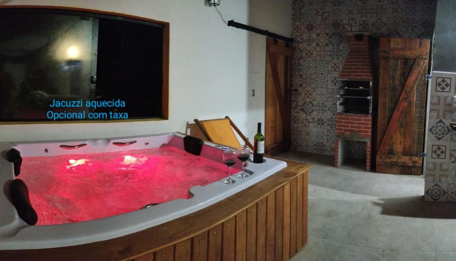 Casa com Jacuzzy aquecida e Piscina, próxima a praia ideal para famílias e casais