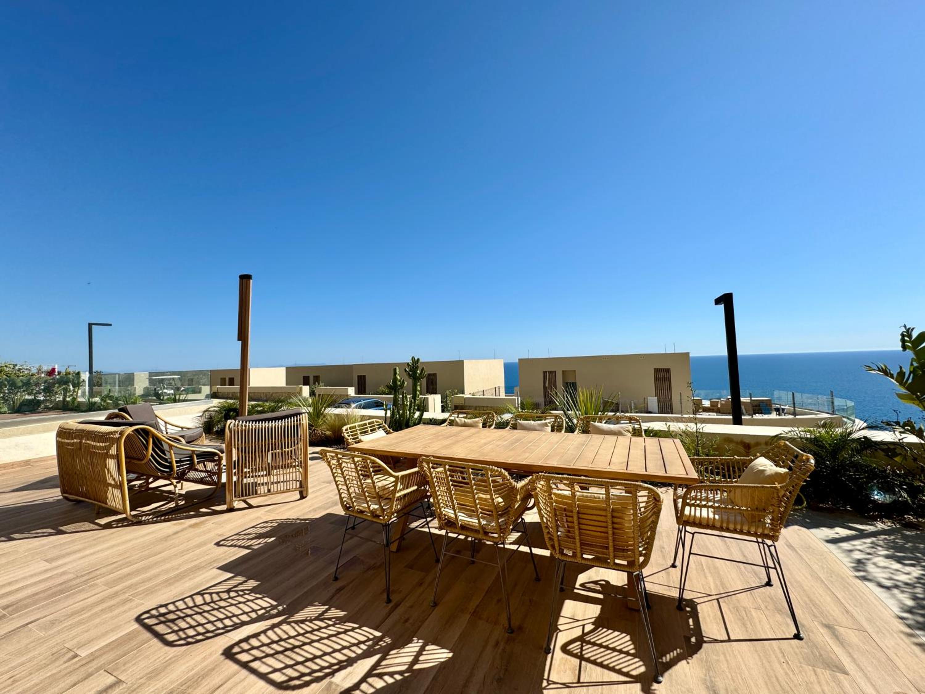 Sun Hill Green Coast, Palase