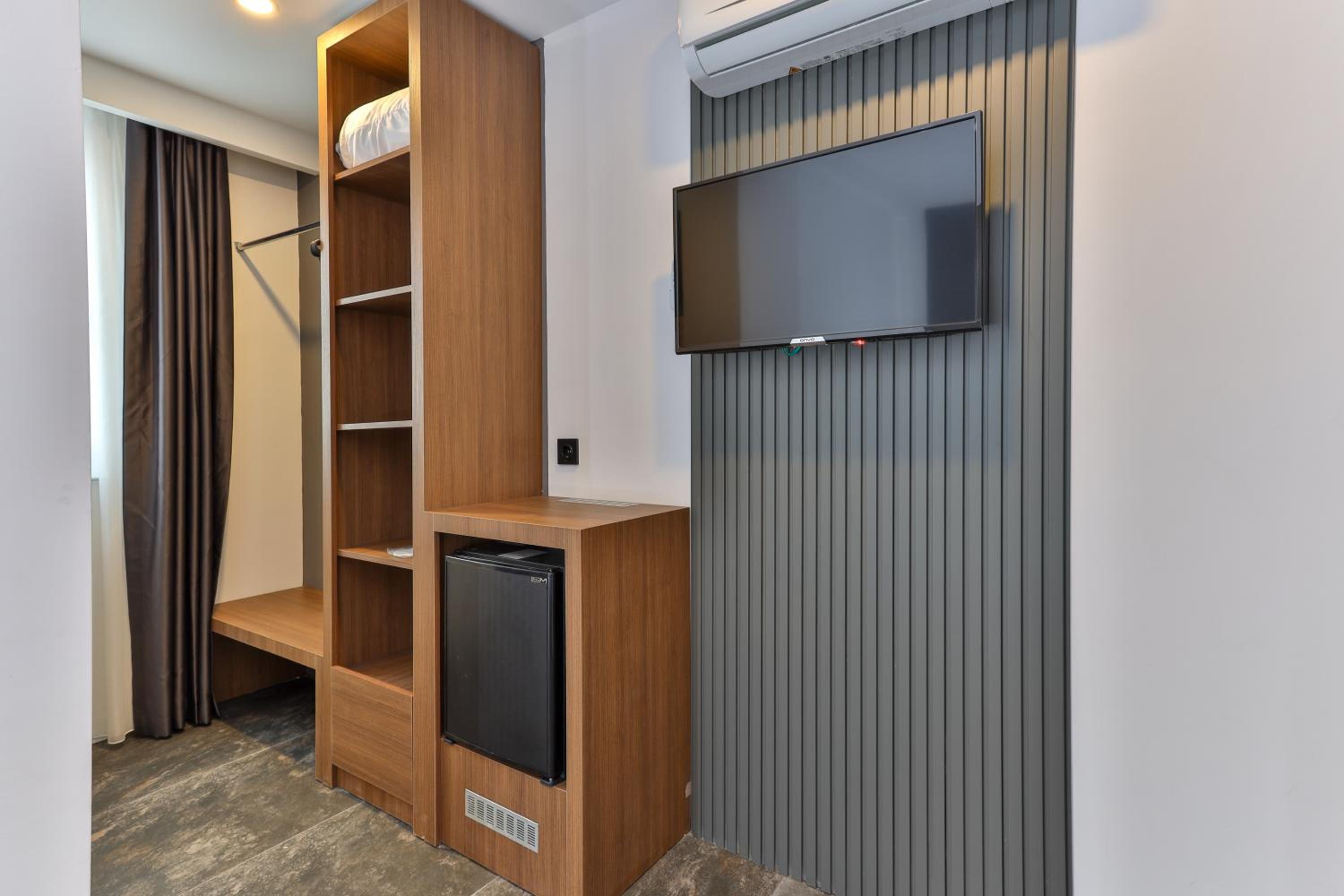 Wolf Of The City Otel - Image 57