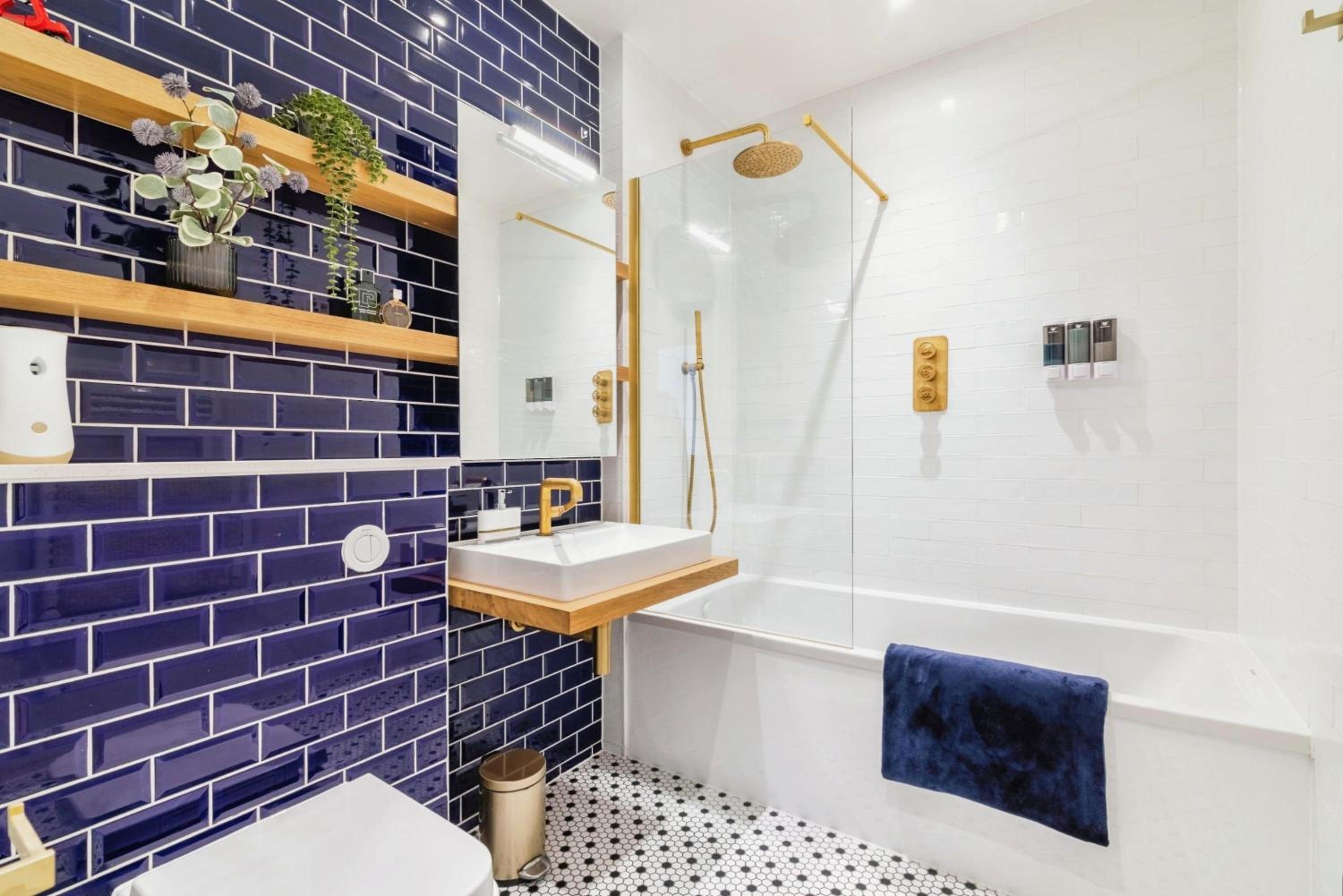 Chic 2 bedroom flat with Balcony