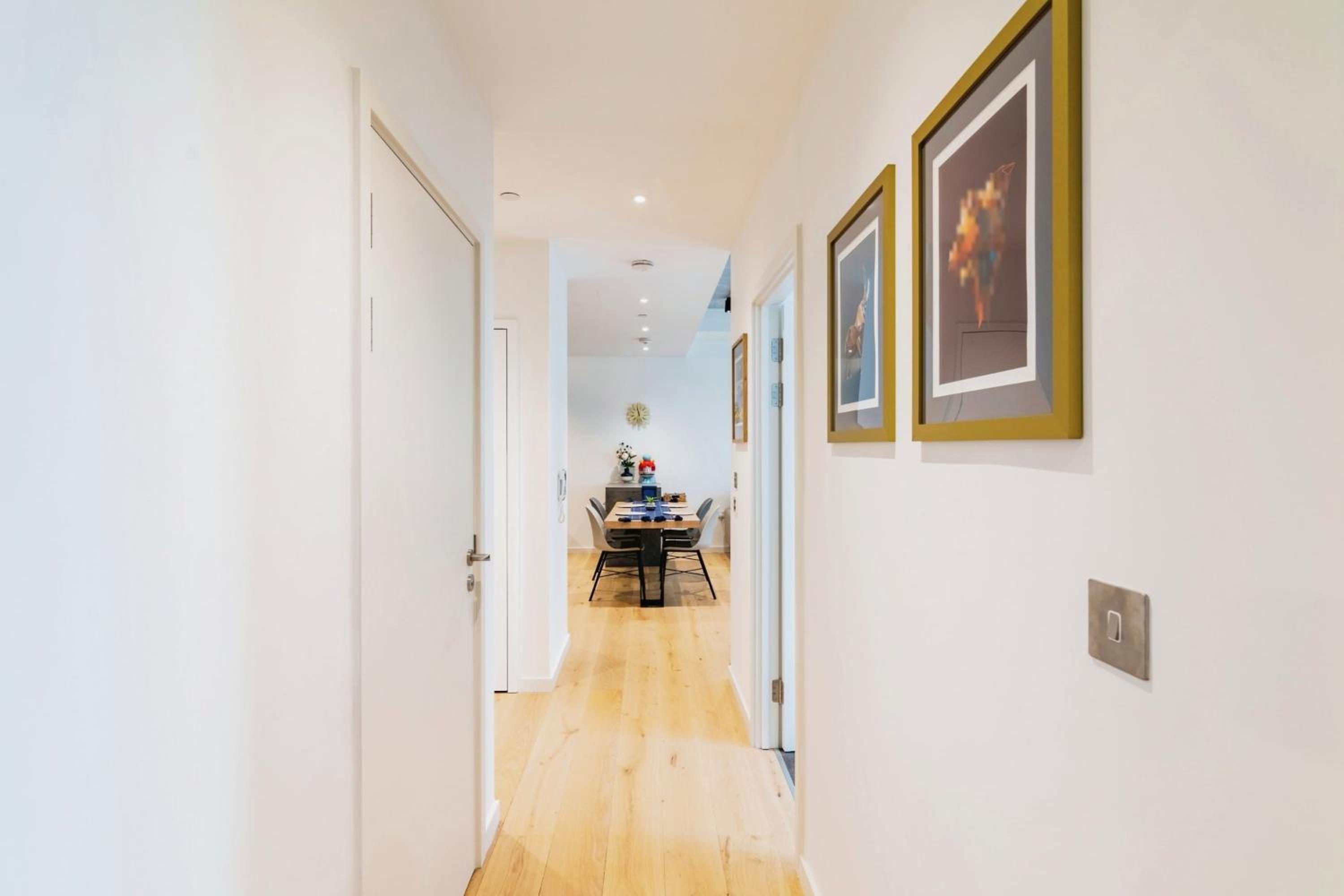 Chic 2 bedroom flat with Balcony