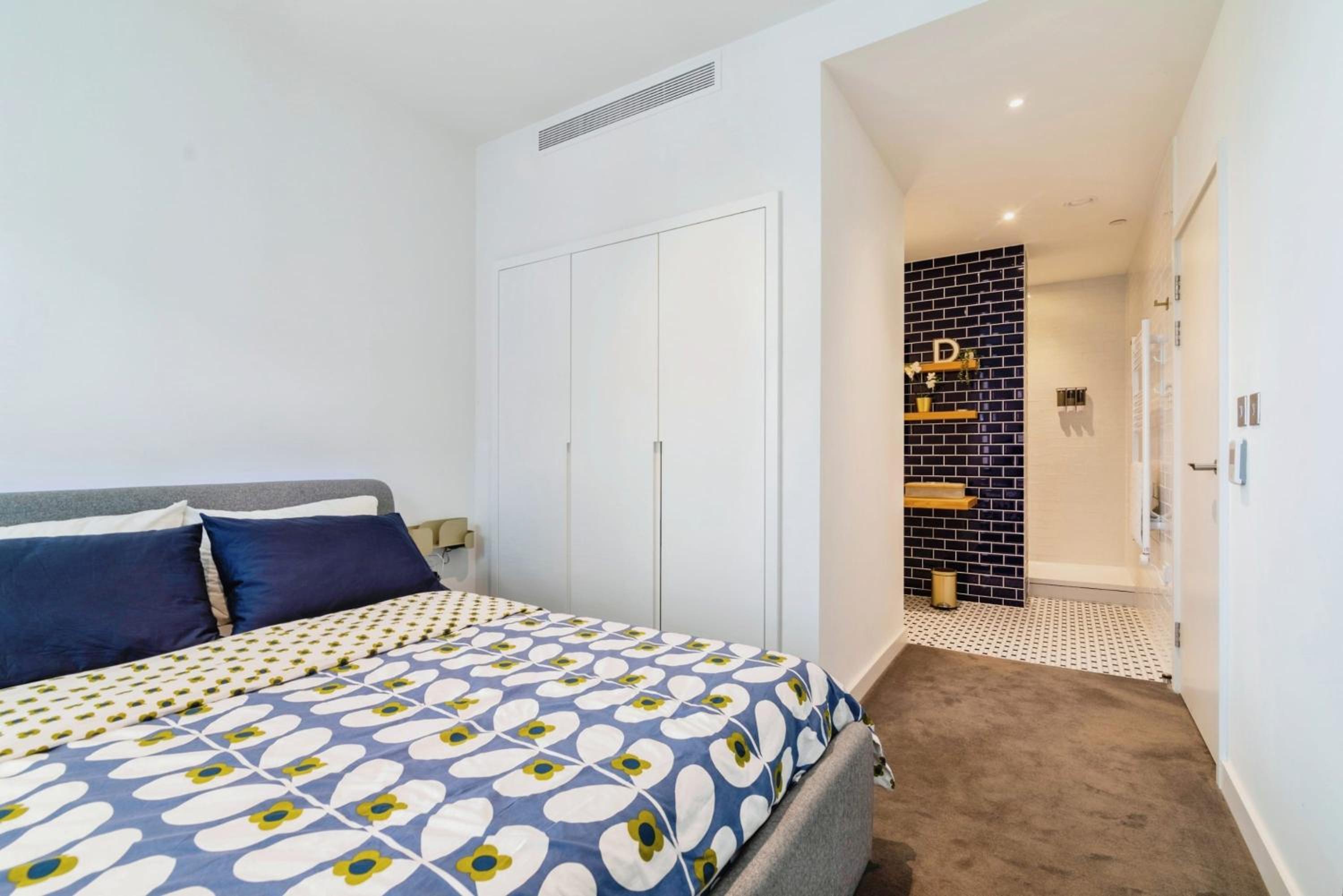 Chic 2 bedroom flat with Balcony