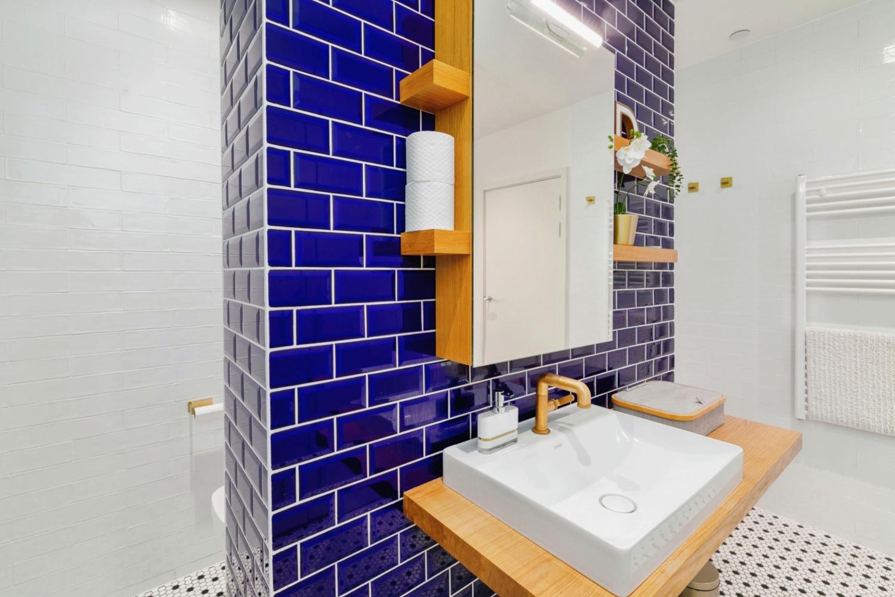 Chic 2 bedroom flat with Balcony
