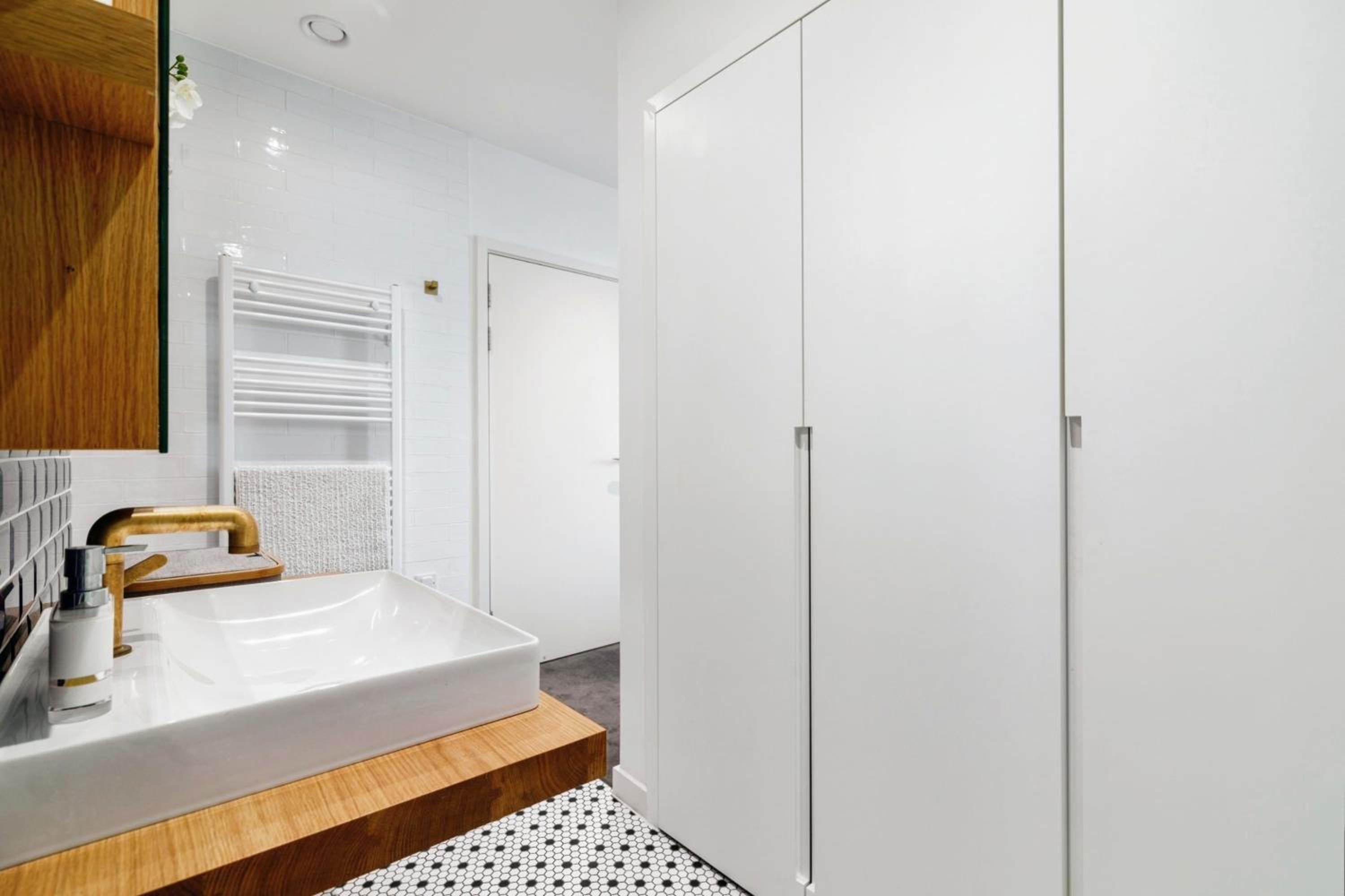 Chic 2 bedroom flat with Balcony