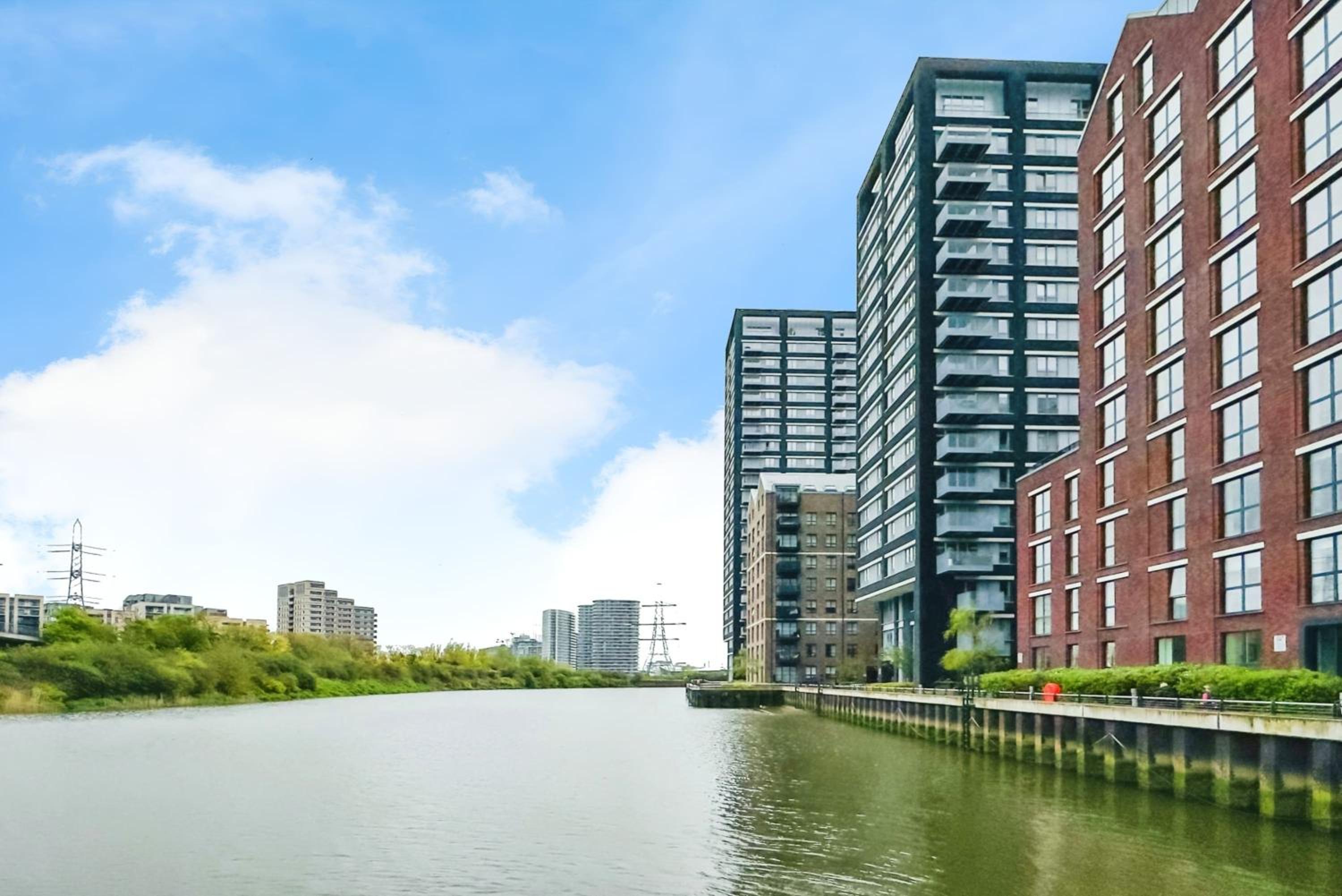 Chic 2 bedroom flat with Balcony