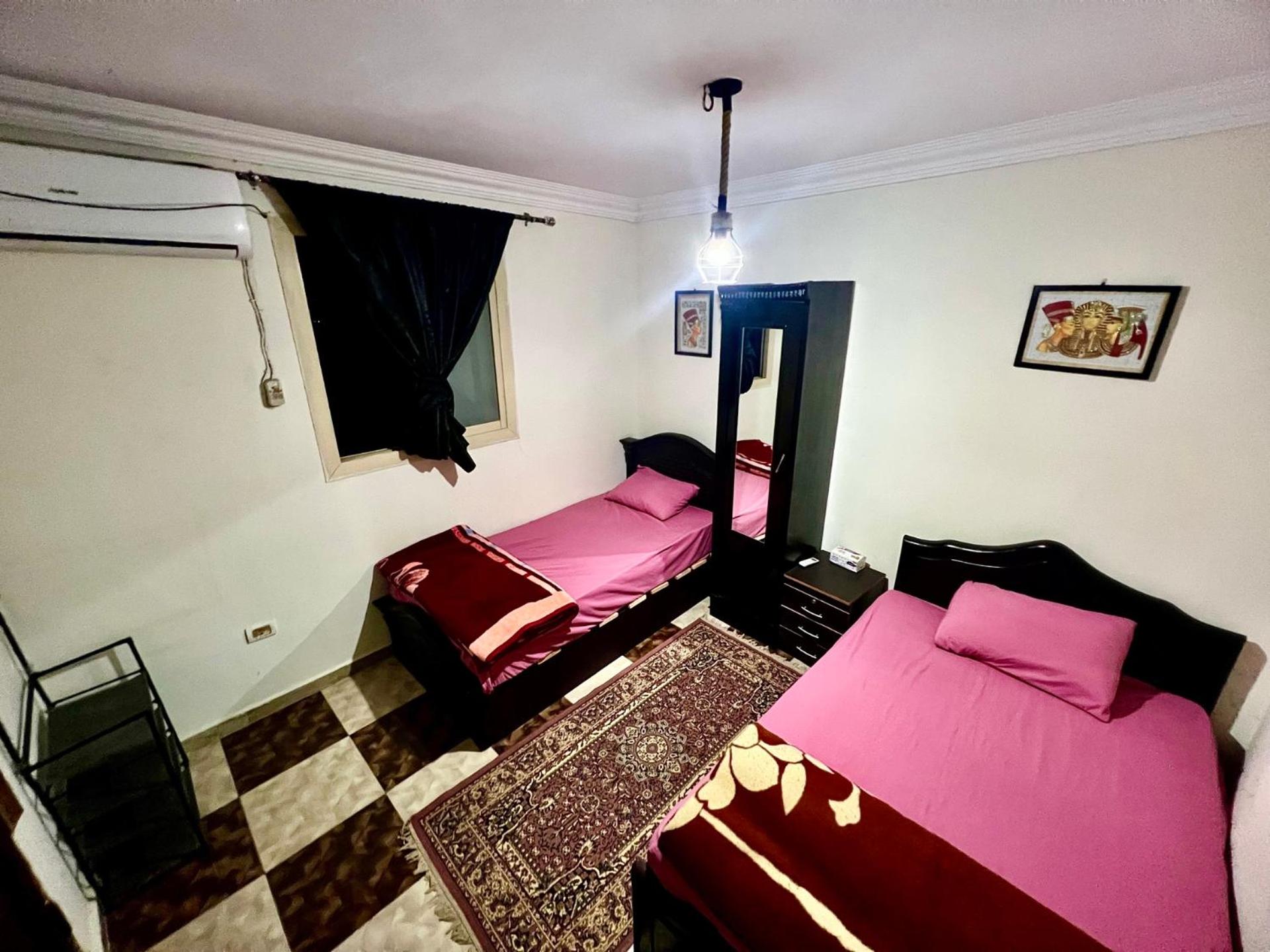 six pyramids view inn