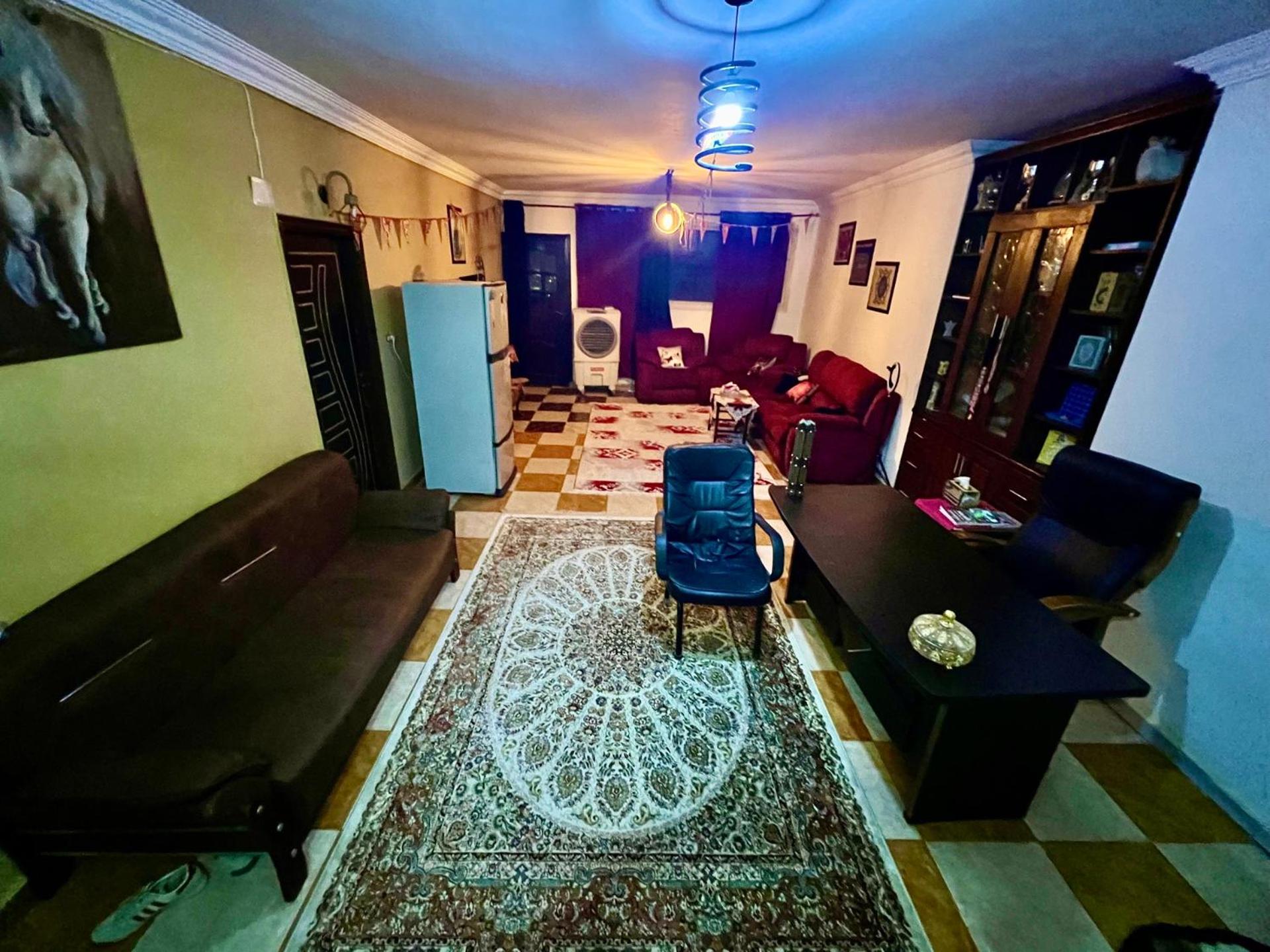six pyramids view inn