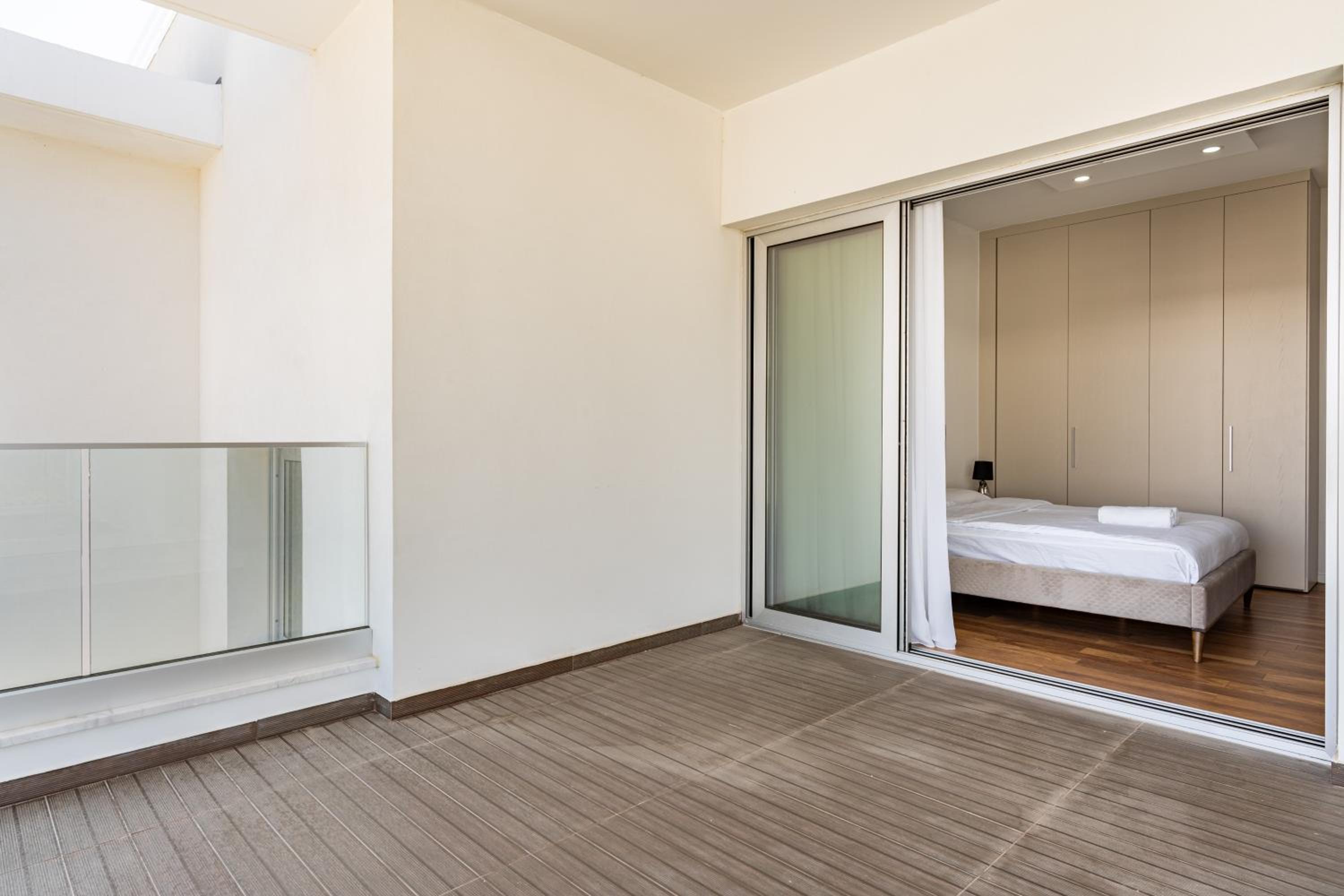 YAMAS Urban Living Platinum 77 Penthouse