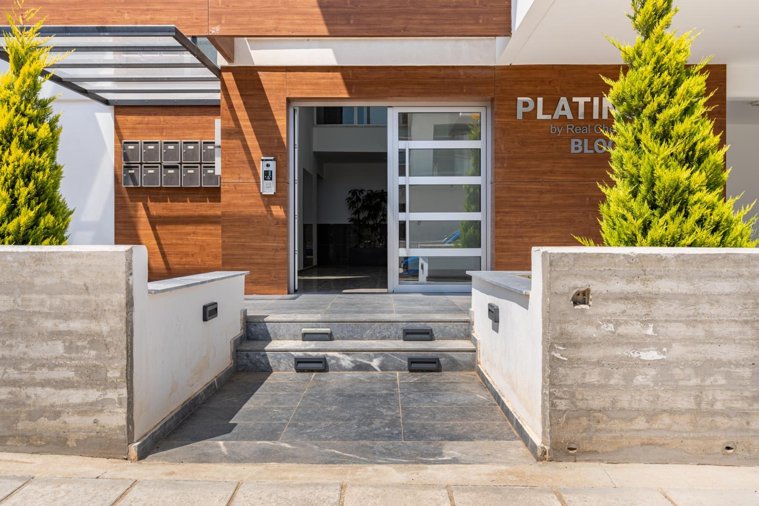 YAMAS Urban Living Platinum 77 Penthouse