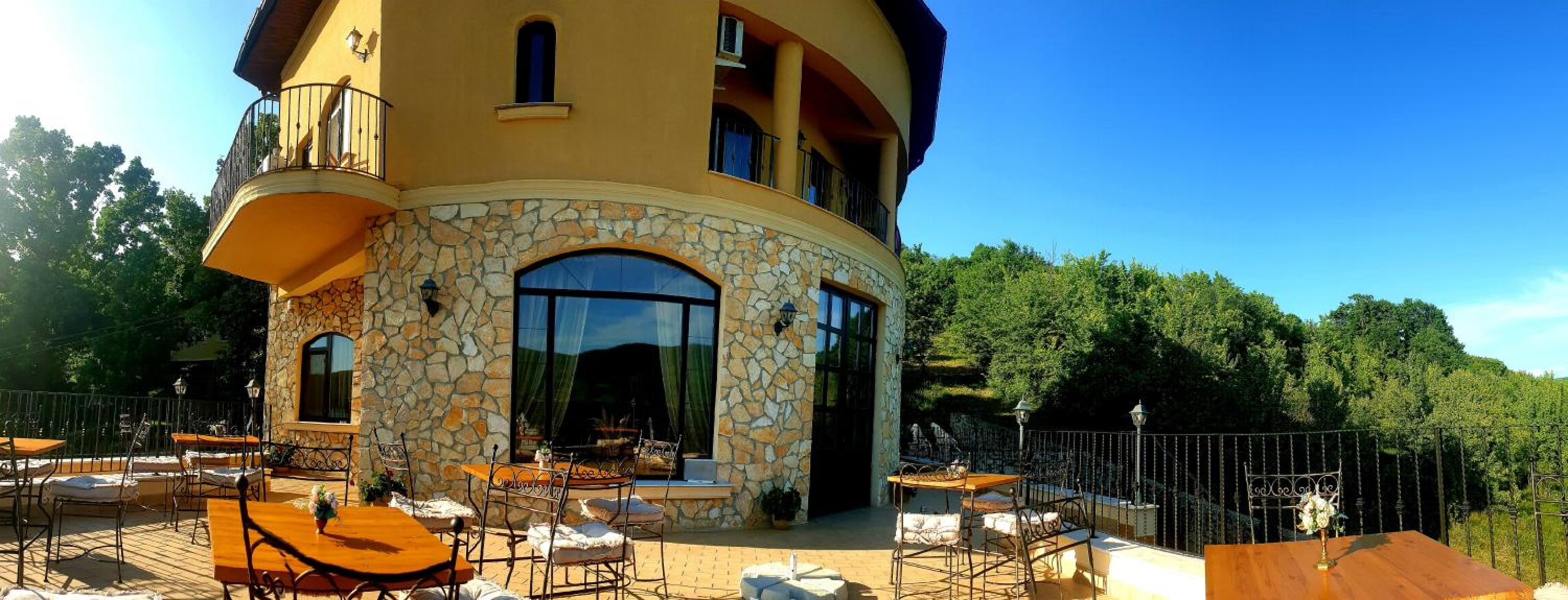 Pensiunea Casa Mircea & Restaurant view 2