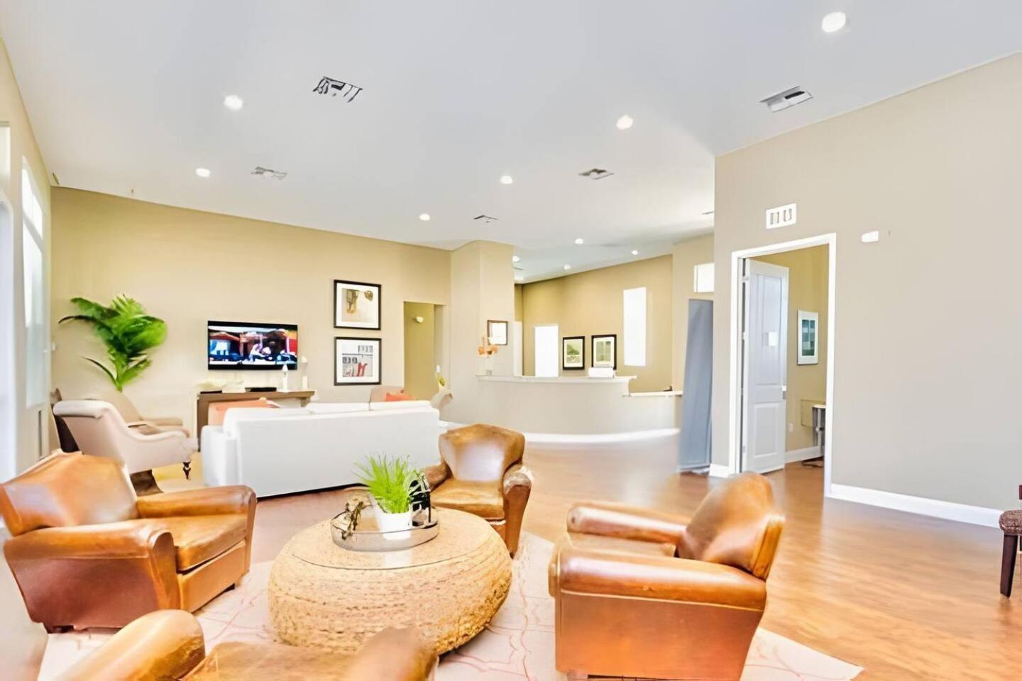 ModernCozyNear Disney Resort PoolRelax3Bd view 2