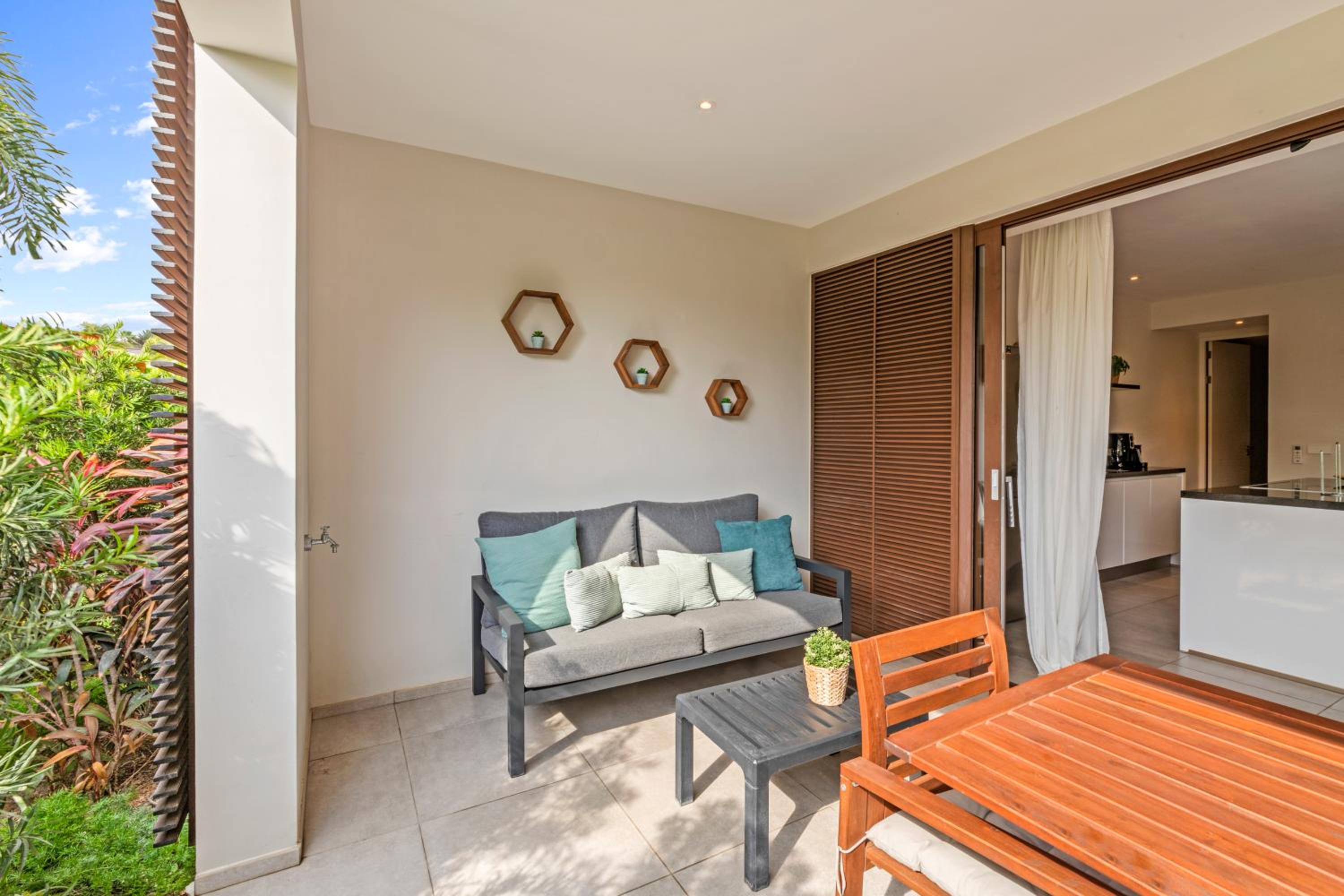 Jan Sofat LUX A16