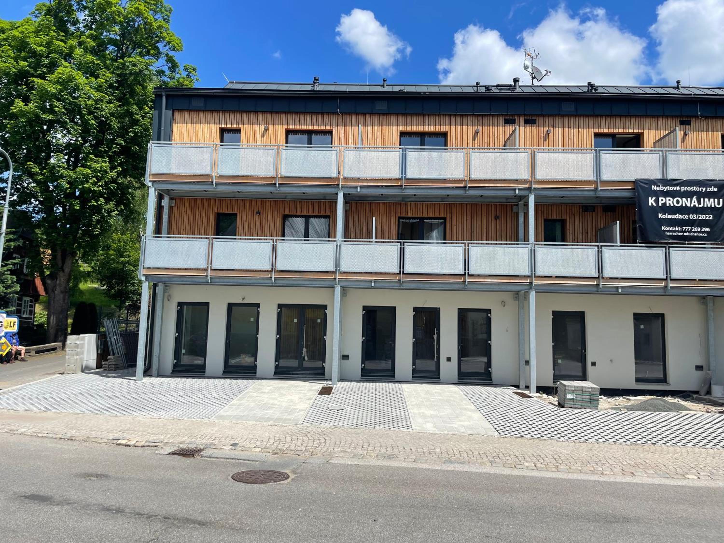 Moderní rodinný 3KK apartmán D8 v centru Harrachova s výhledem na skokanské můstky - by Relax Harrachov