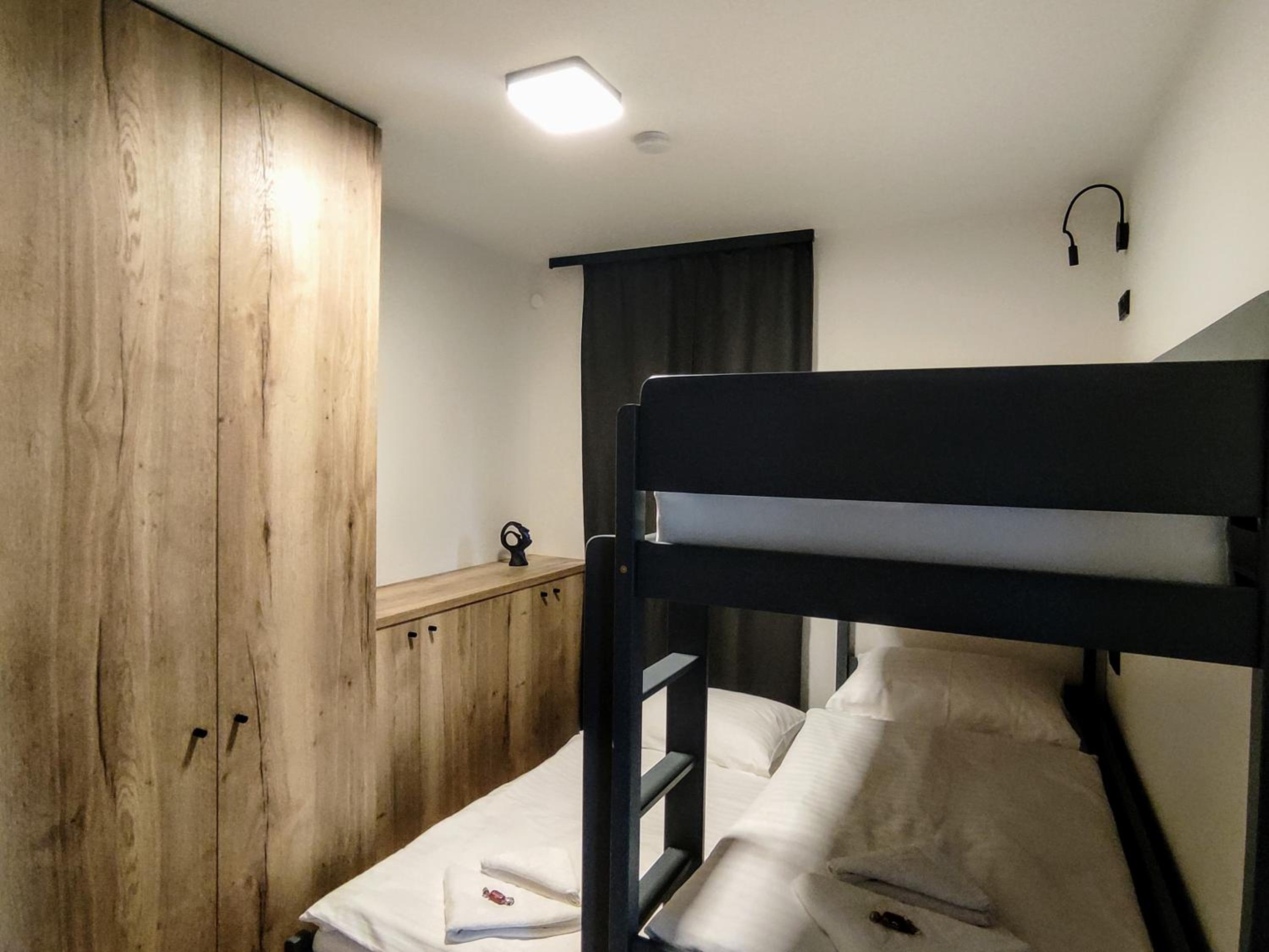 Moderní rodinný 3KK apartmán D8 v centru Harrachova s výhledem na skokanské můstky - by Relax Harrachov
