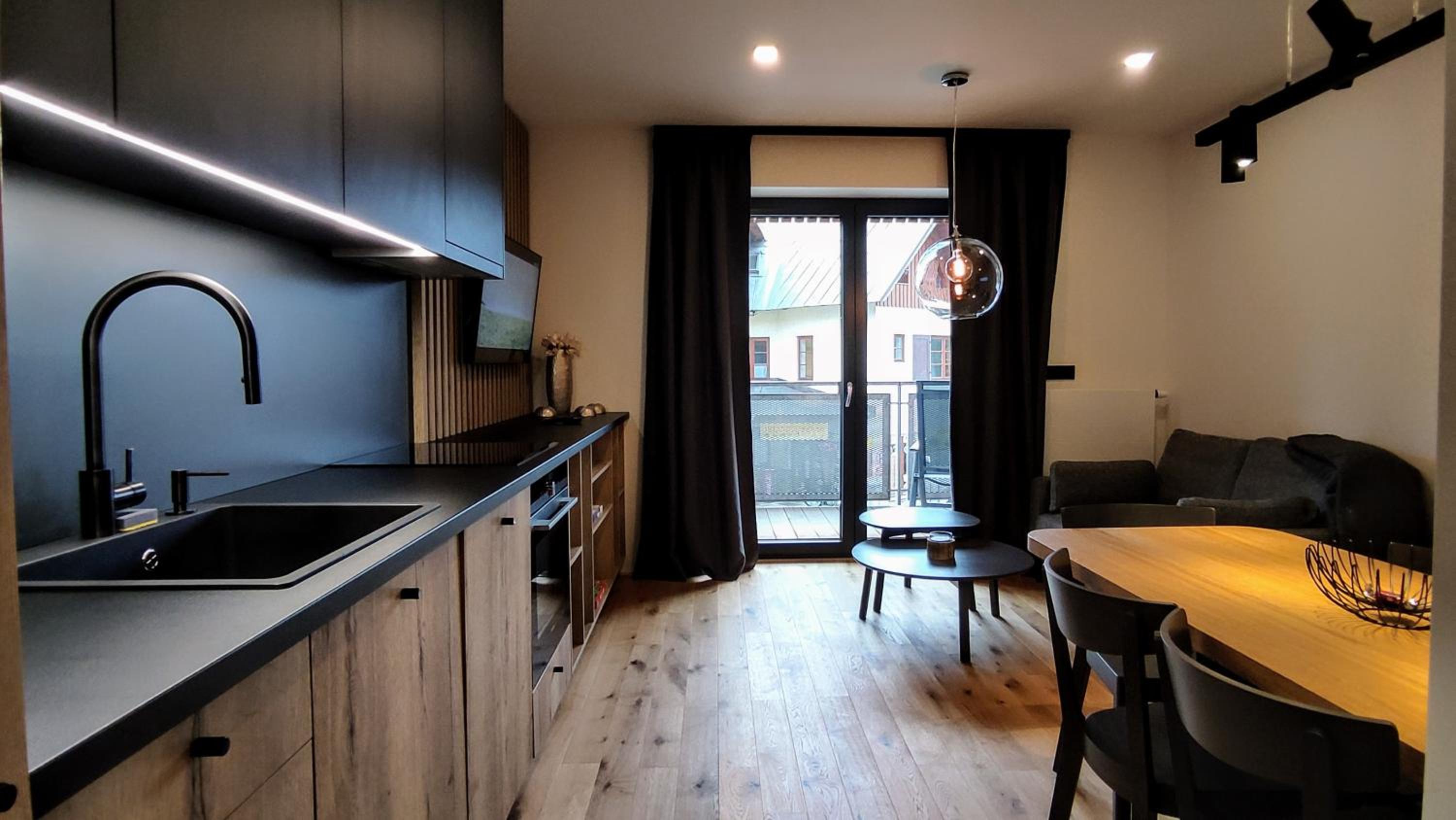 Moderní rodinný 3KK apartmán D8 v centru Harrachova s výhledem na skokanské můstky - by Relax Harrachov