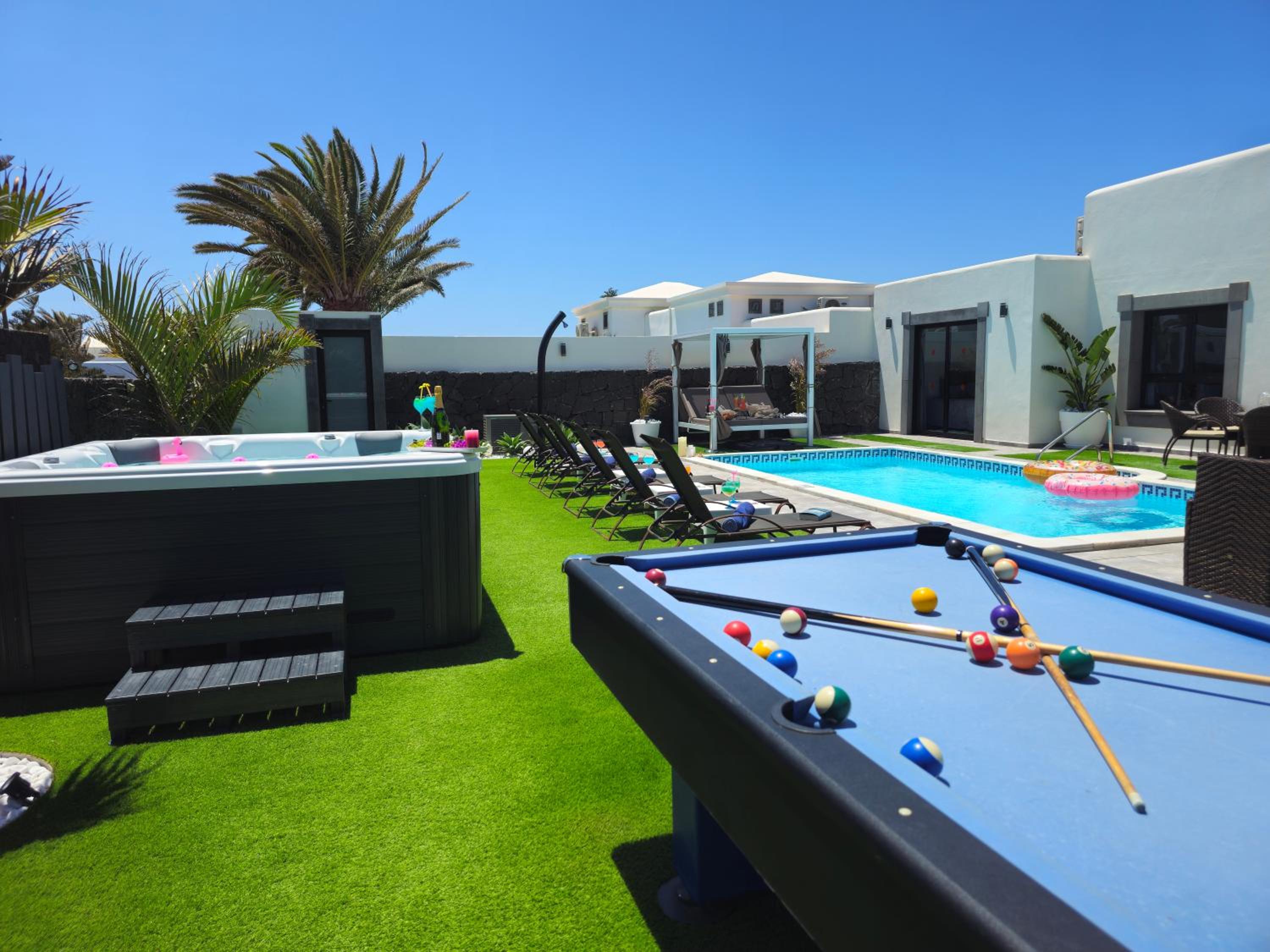 VILLA KARLA