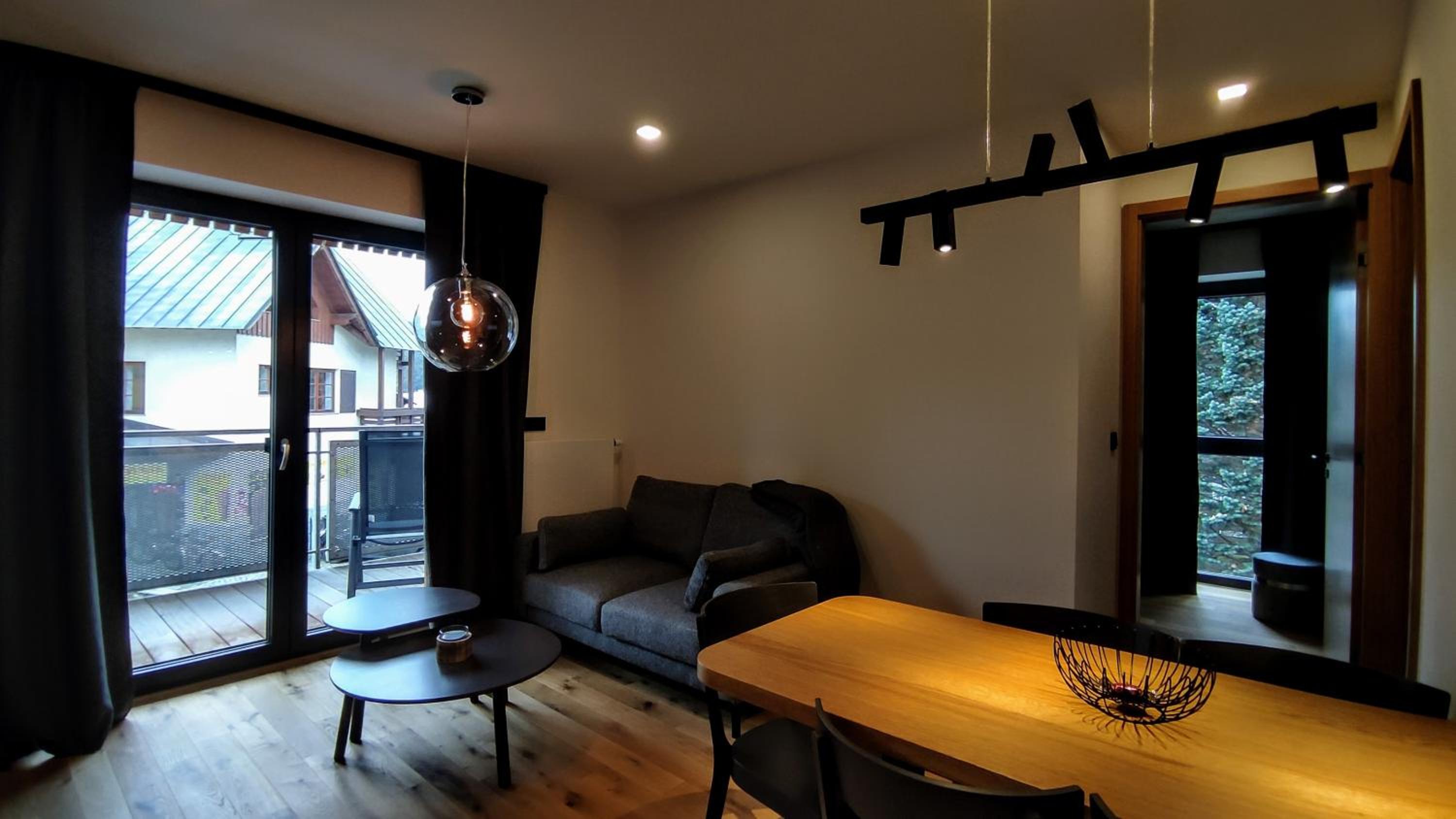 Moderní rodinný 3KK apartmán D8 v centru Harrachova s výhledem na skokanské můstky - by Relax Harrachov