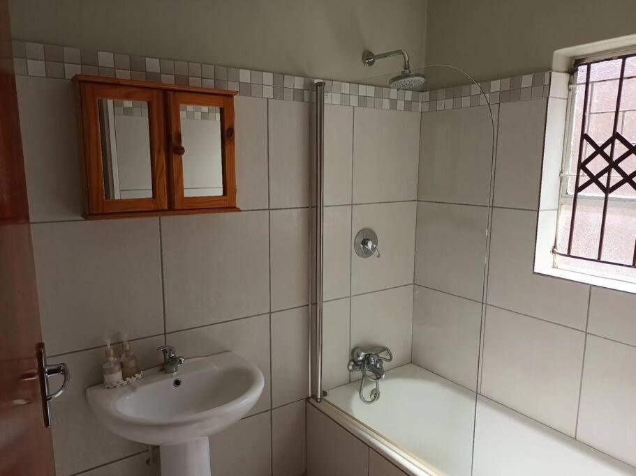 Retro Home in Nelspruit: 1980s Vintage Comfort view 4