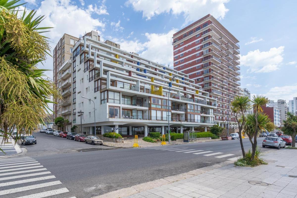 Depto con Amplia Terraza frente a Playa Grande en Edificio Premiado