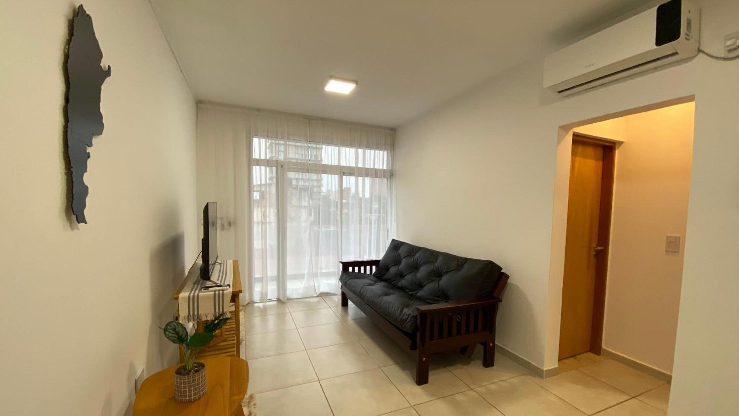 Moderno y exclusivo departamento con vista al río