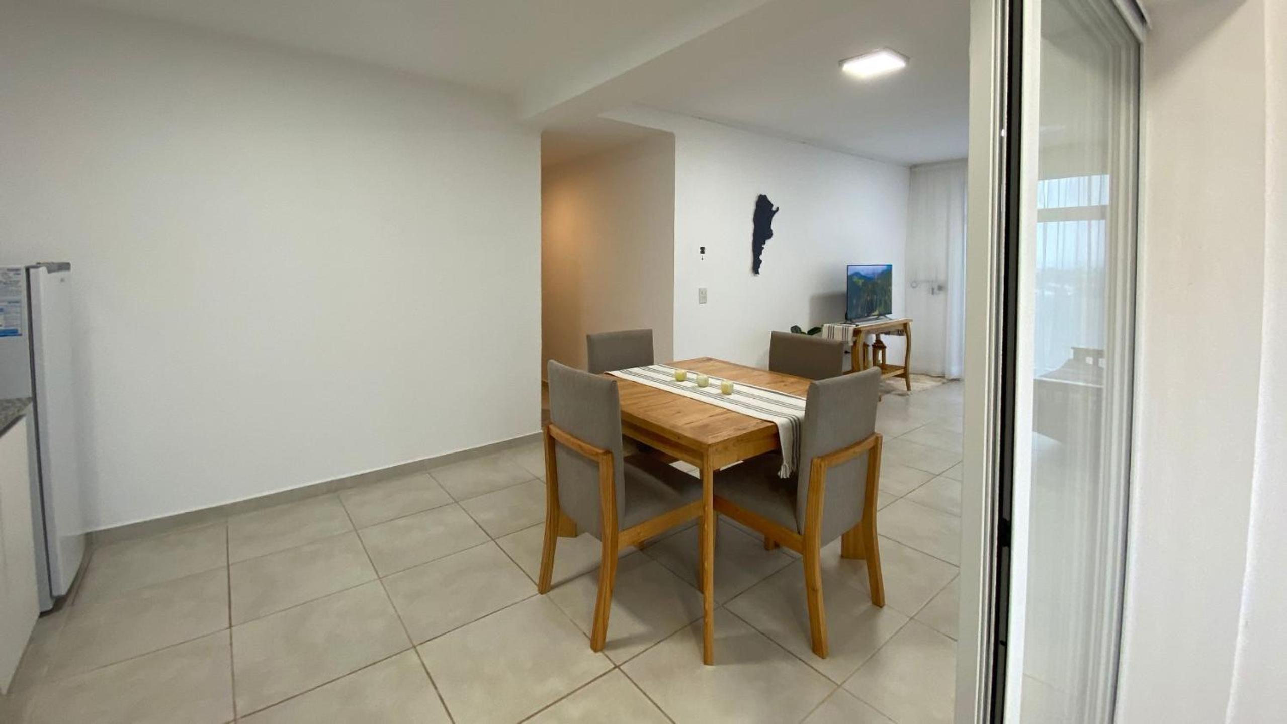 Moderno y exclusivo departamento con vista al río