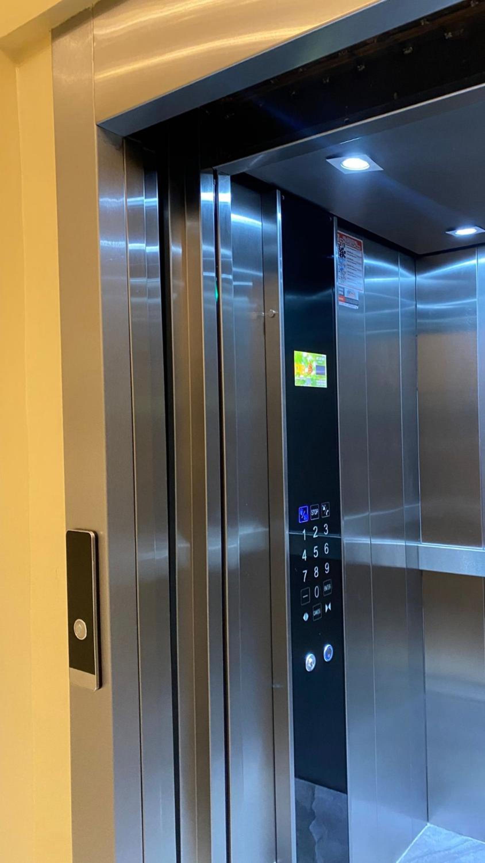 Moderno y exclusivo departamento con vista al río