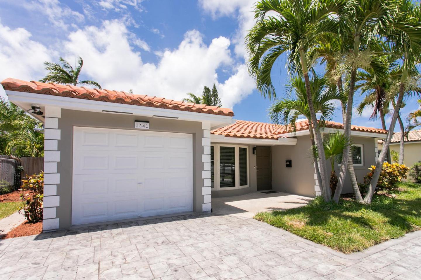 Fabulous 5BR & 3BA Villa near Hollywood Beach
