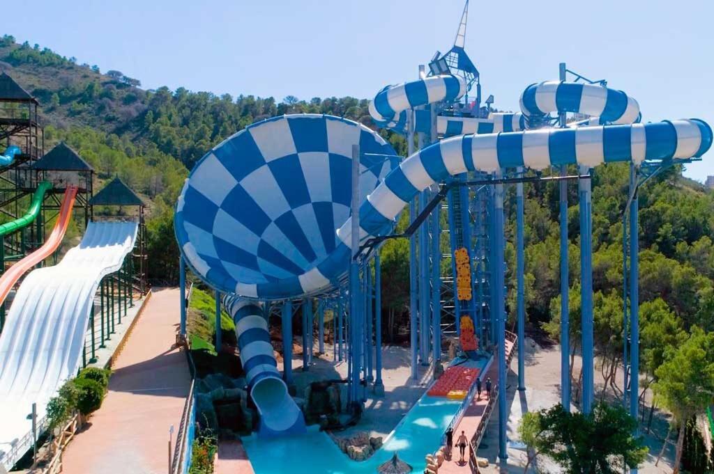 FABULOUS HOLIDAY HOUSE