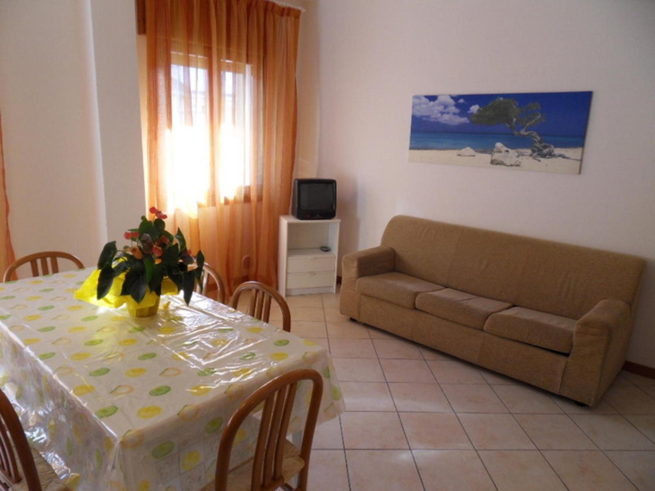 Bright flat in a colourful building - Beahost view 2