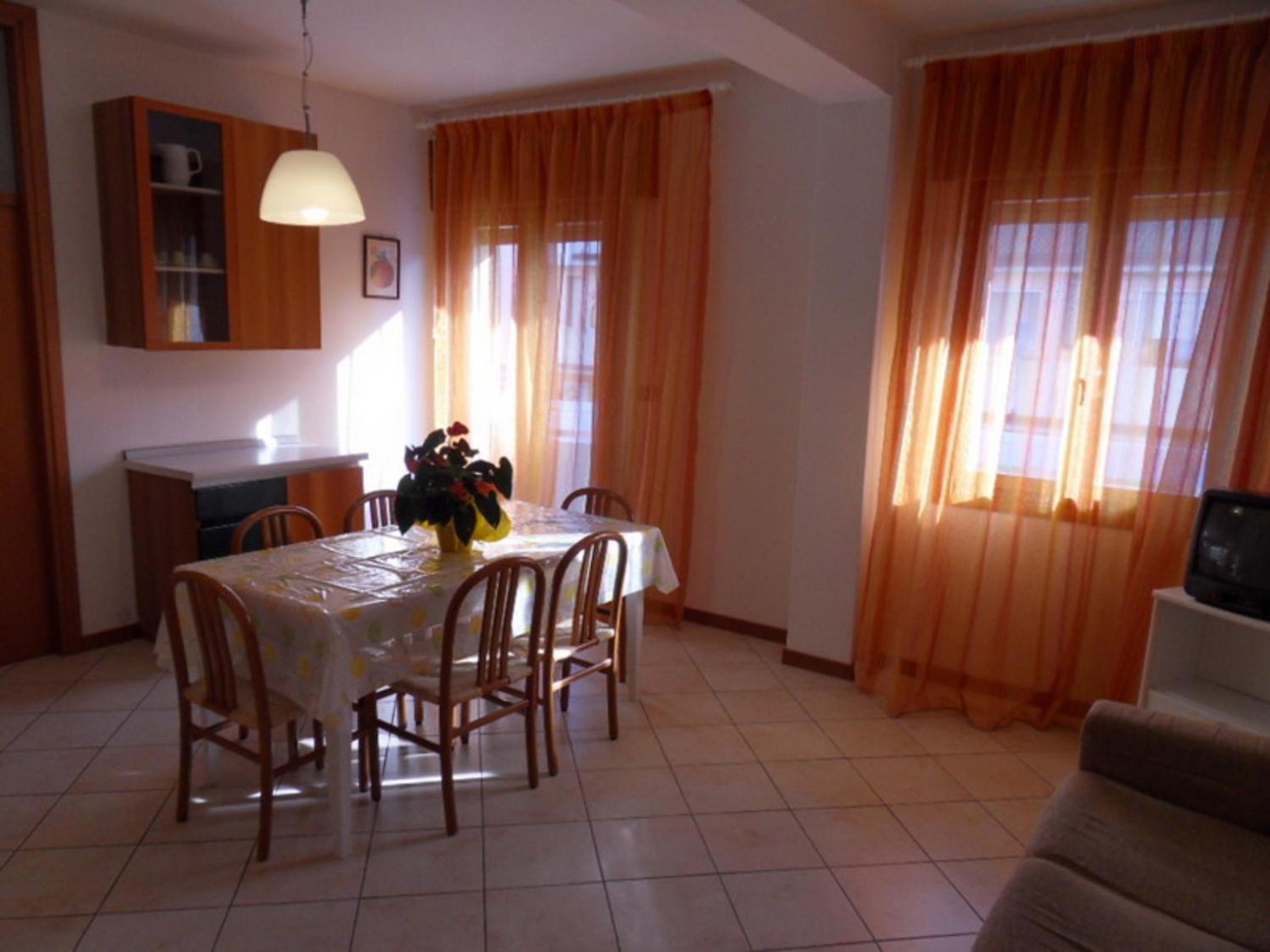 Bright flat in a colourful building - Beahost view 5